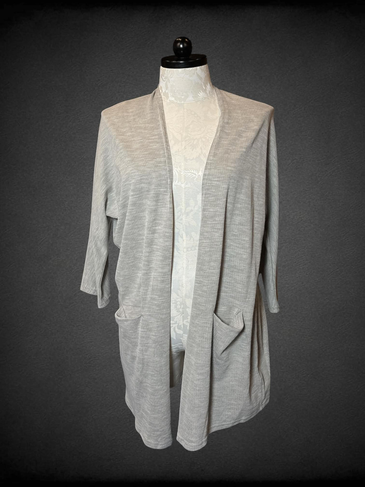 XL Donni NWT white & green striped cardigan with pockets on front