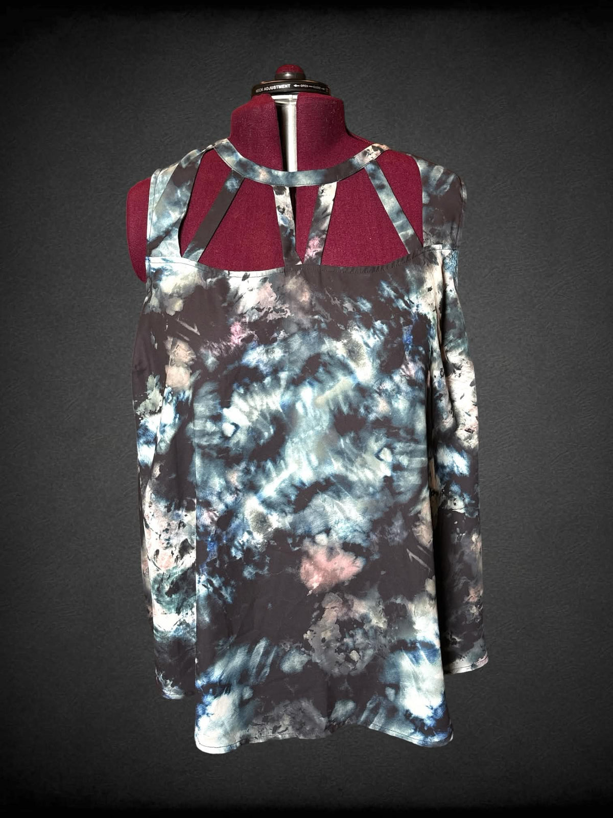 4X Torrid dark blue tie-dye blouse with cutout design on front
