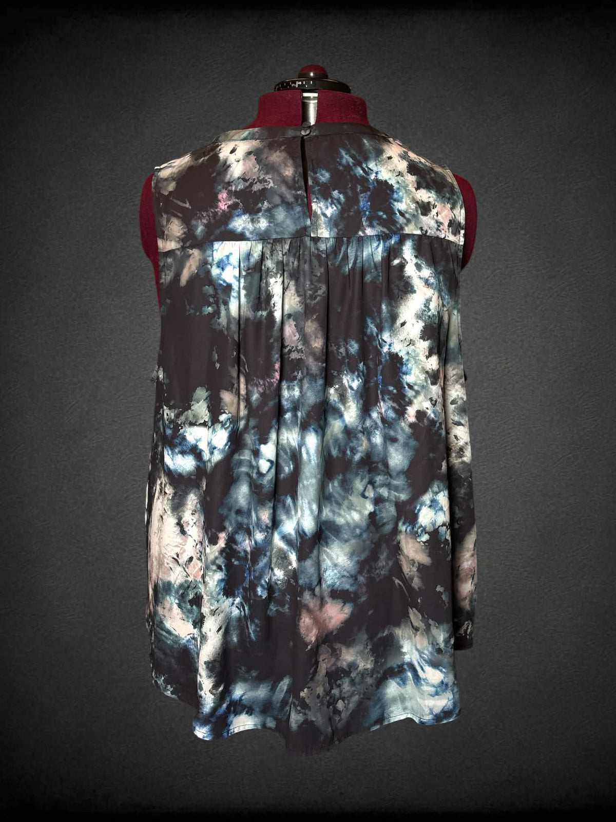 4X Torrid dark blue tie-dye blouse with cutout design on front