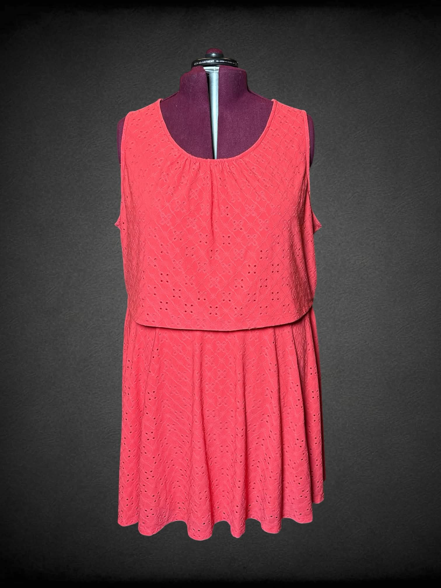 4X Torrid salmon pink two-piece set with tank top, and skirt with embroidery design