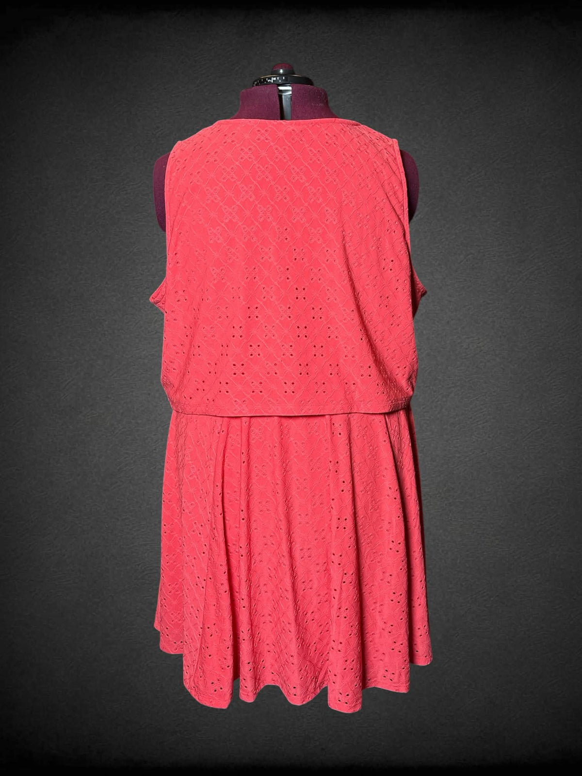 4X Torrid salmon pink two-piece set with tank top, and skirt with embroidery design