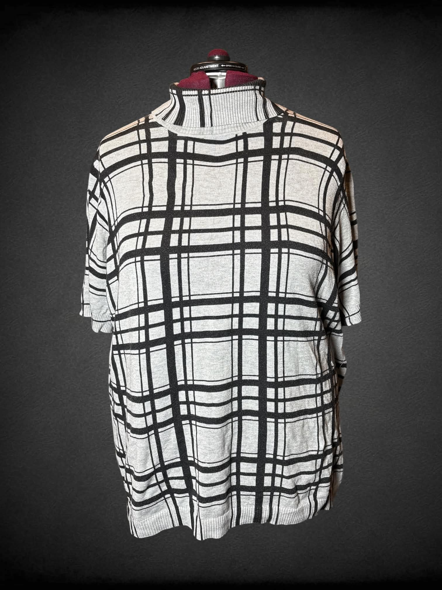 5X Lane Bryant grey turtleneck sweater top with black plaid pattern, and small cutout on back