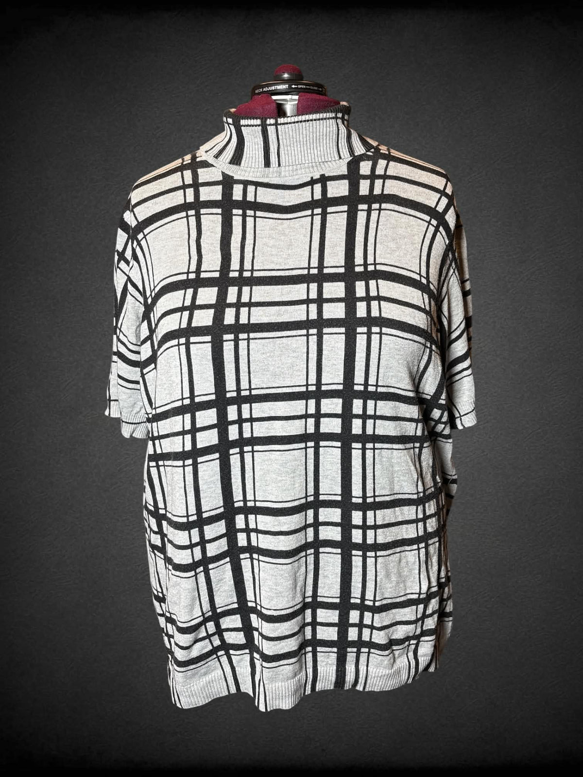 5X Lane Bryant grey turtleneck sweater top with black plaid pattern, and small cutout on back