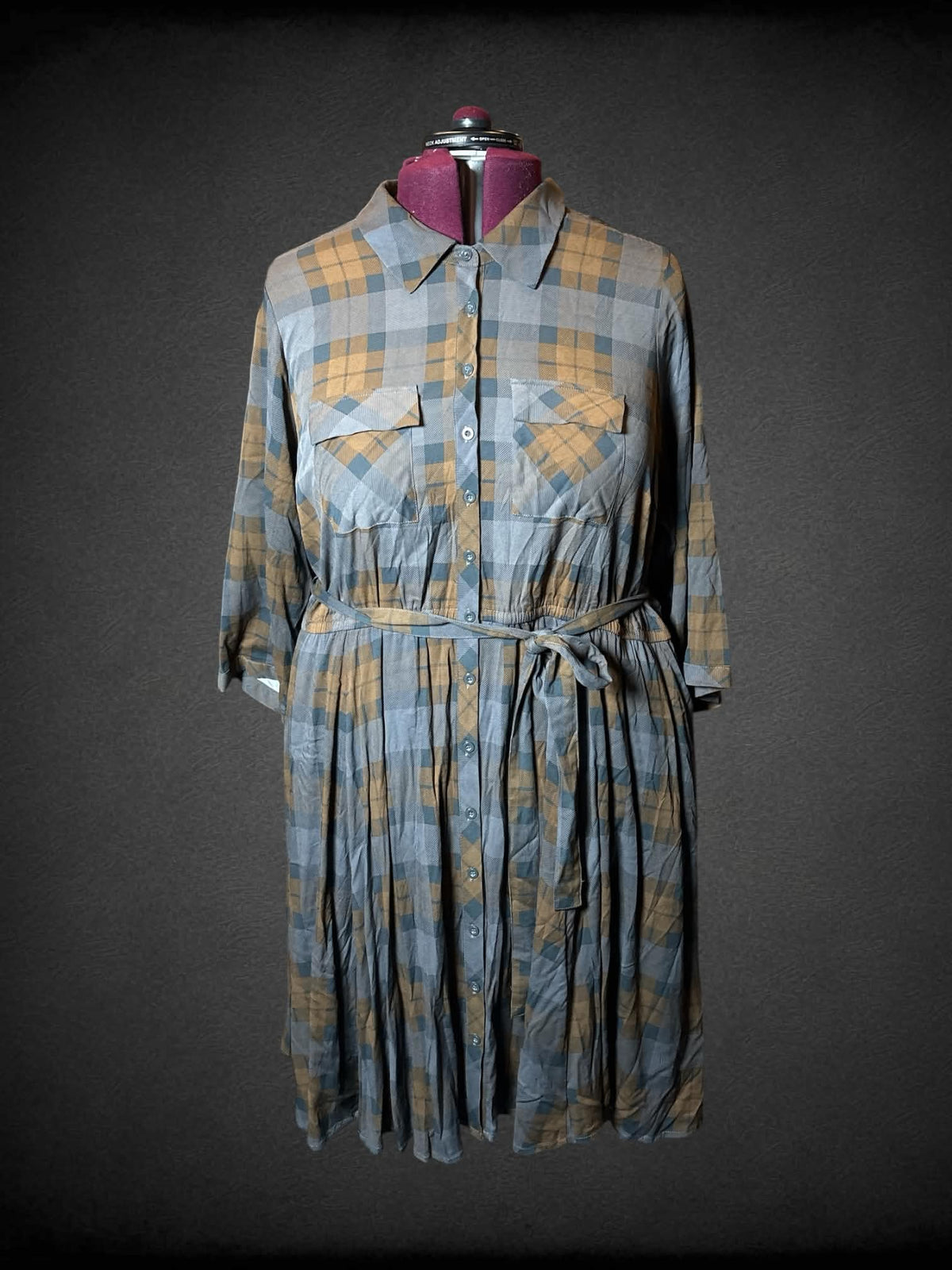 4X Torrid NWT brown & grey plaid button-up dress with pockets, and tie around waist