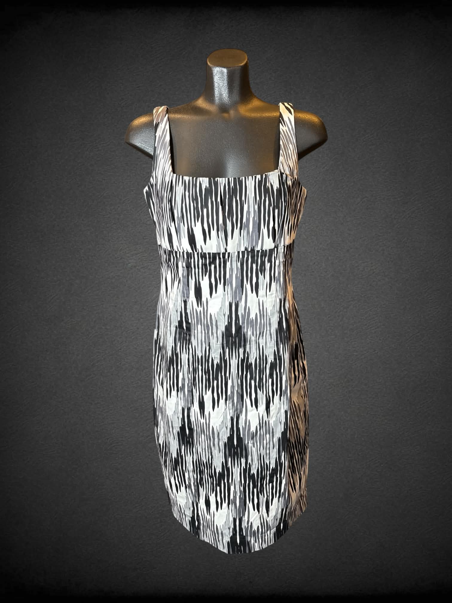 M Calvin Klein white short dress with black & grey “paint stroke” pattern, and zipper and clasp on back