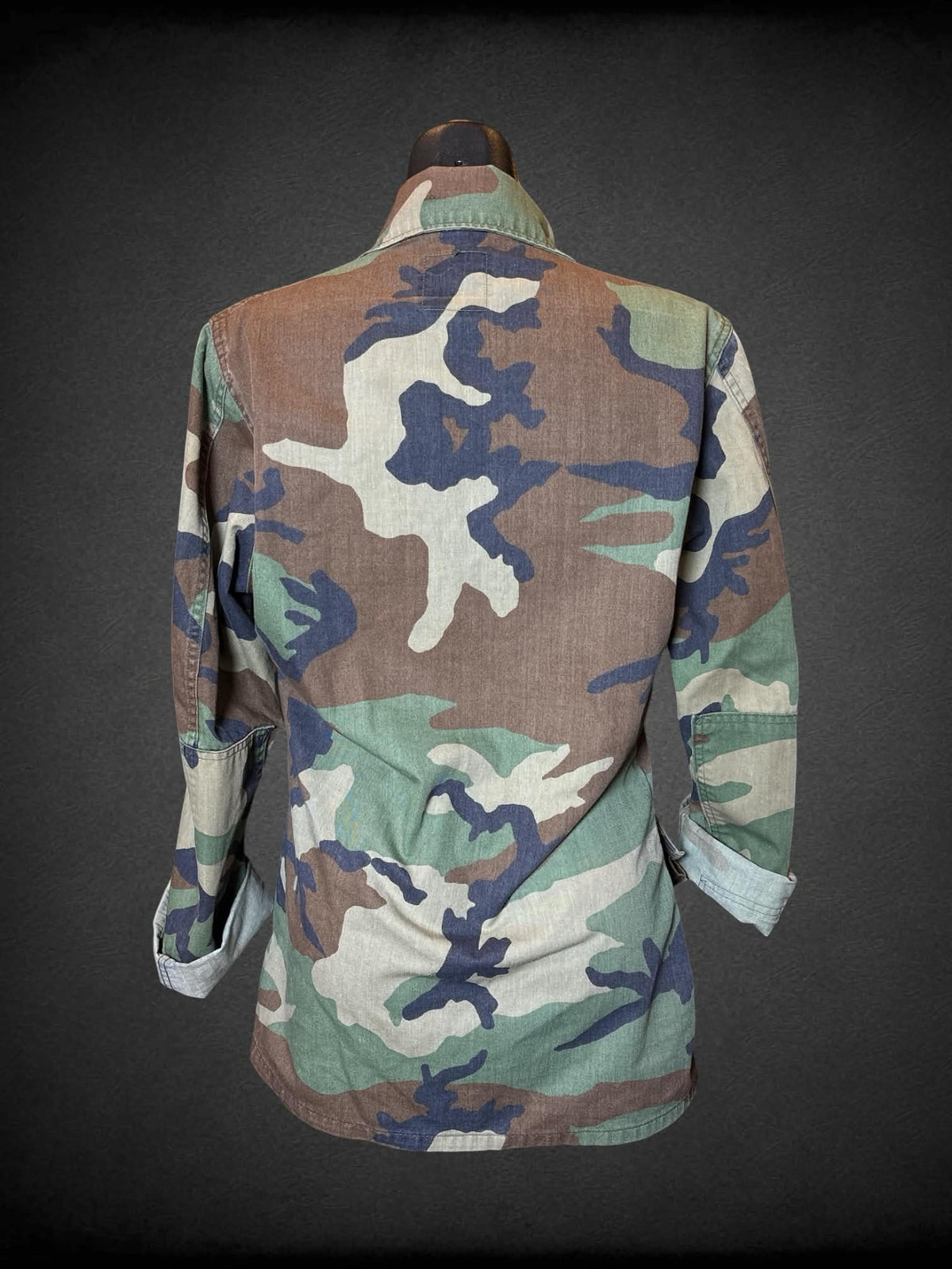 M Army camo button-up jacket with pockets
