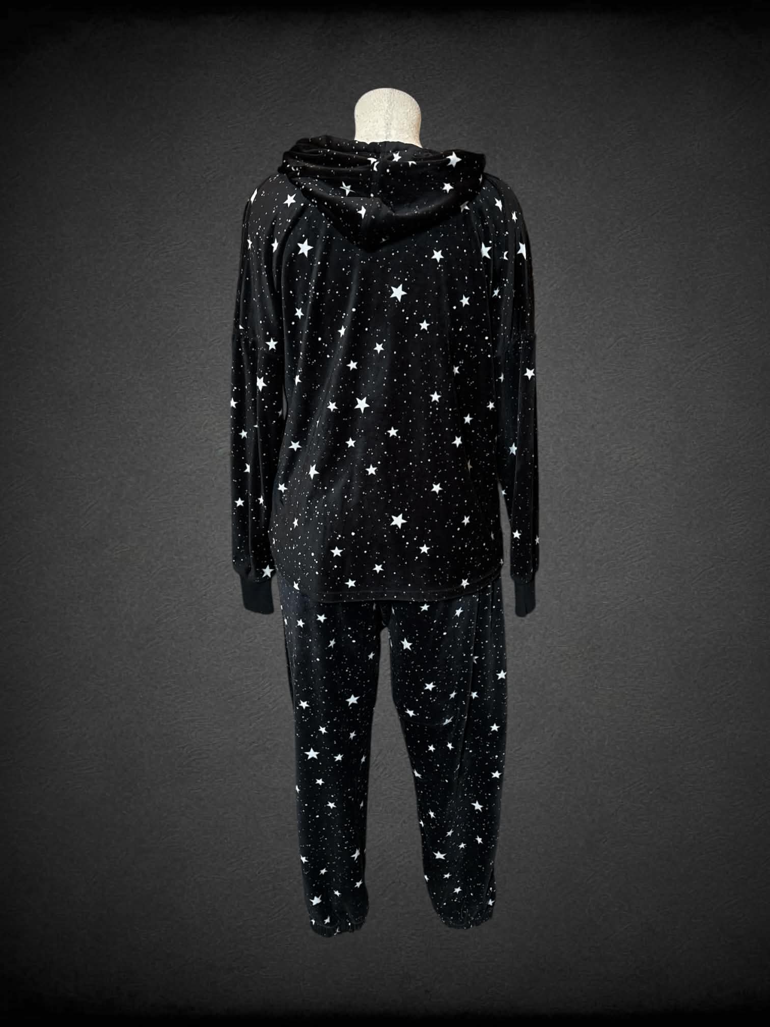 L Vera Wang two-piece black sleep set with soft hoodie and pants with star pattern