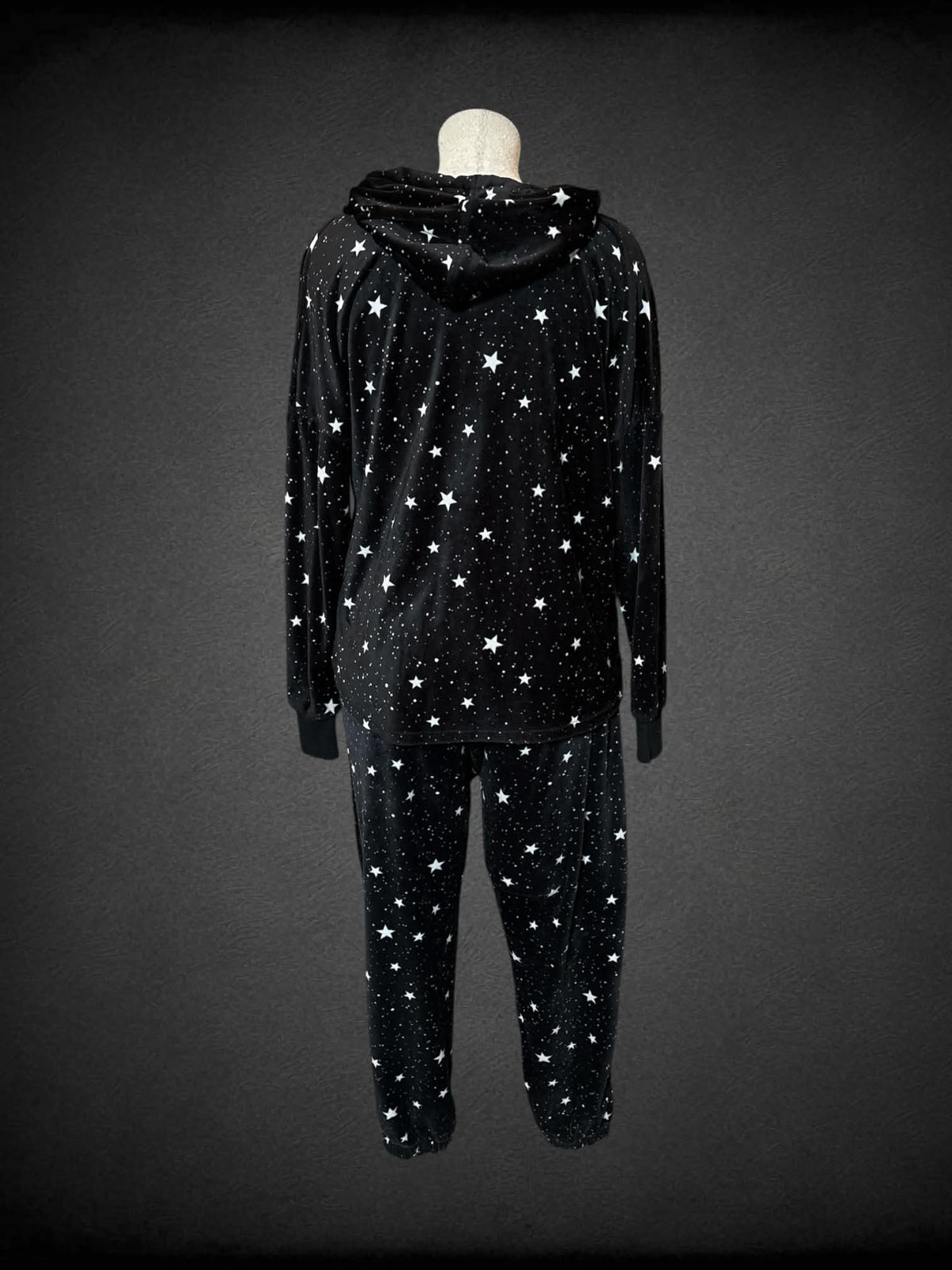 L Vera Wang two-piece black sleep set with soft hoodie and pants with star pattern