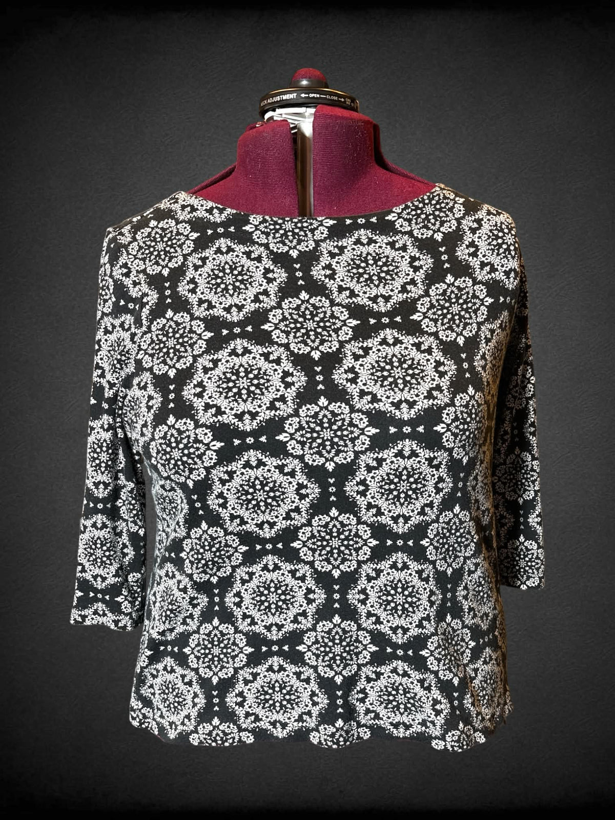 2X Croft & Barrow black three-quarter sleeve shirt with white damask pattern