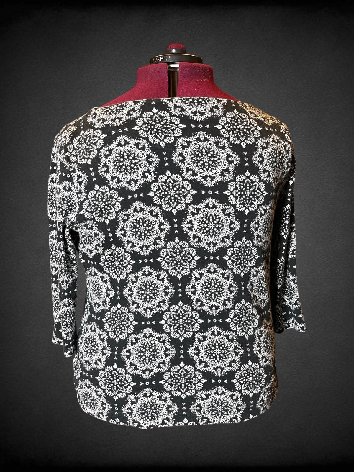 2X Croft & Barrow black three-quarter sleeve shirt with white damask pattern