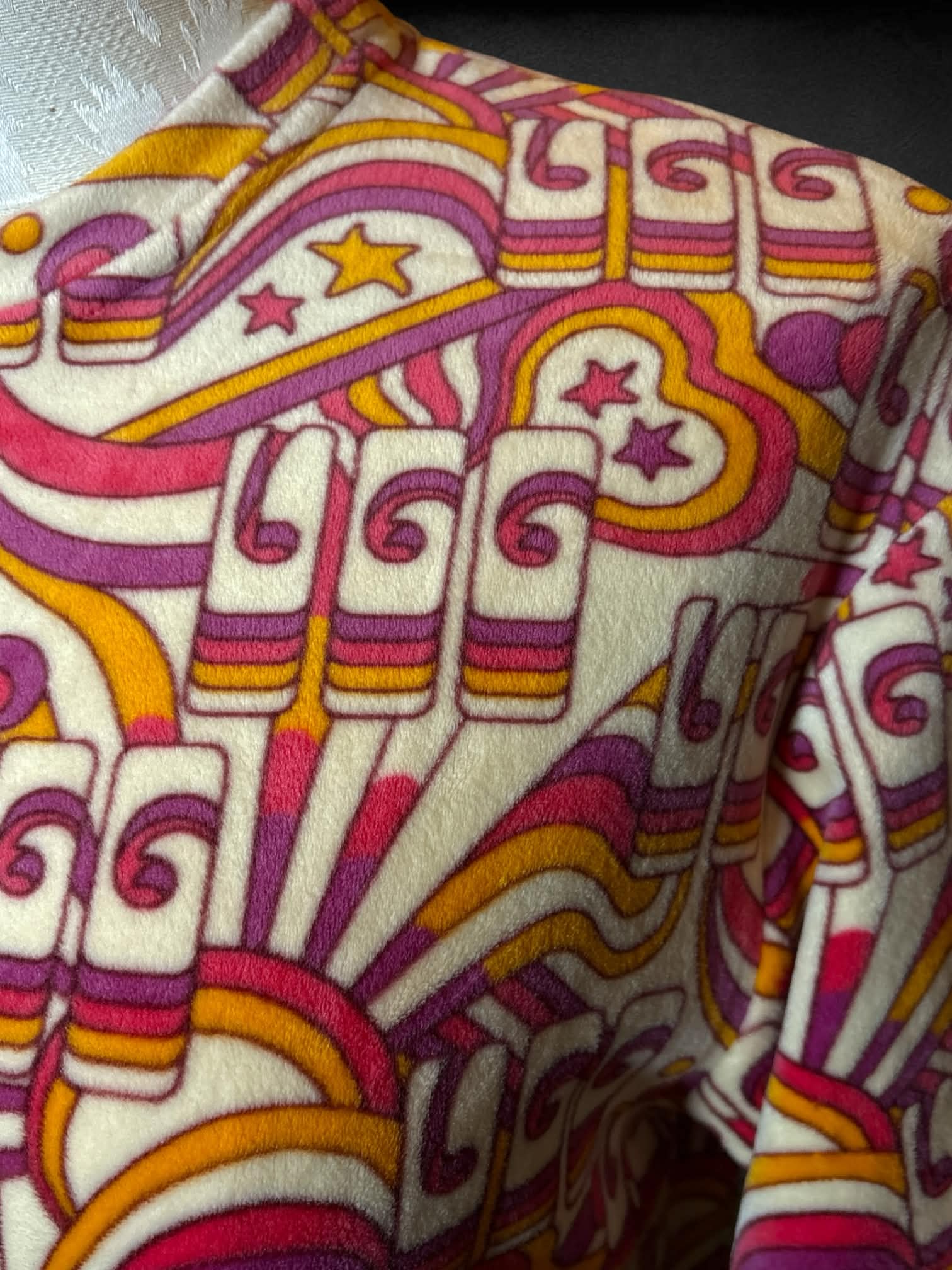 1X Ugg off white short sleeve fuzzy top with “Ugg” and groovy design