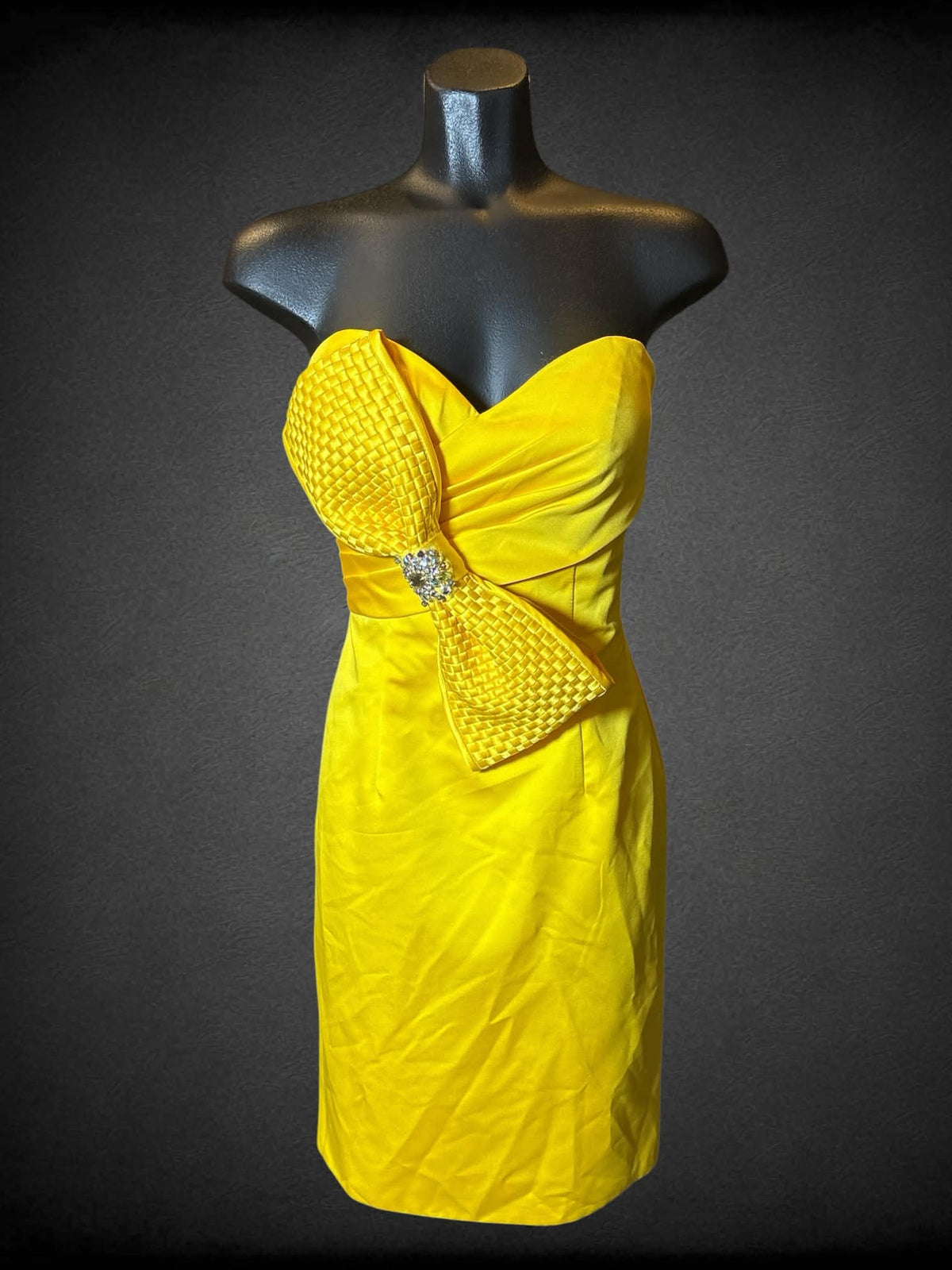 S Milano yellow sleeveless dress with big bedazzled bow on front, and zipper on back