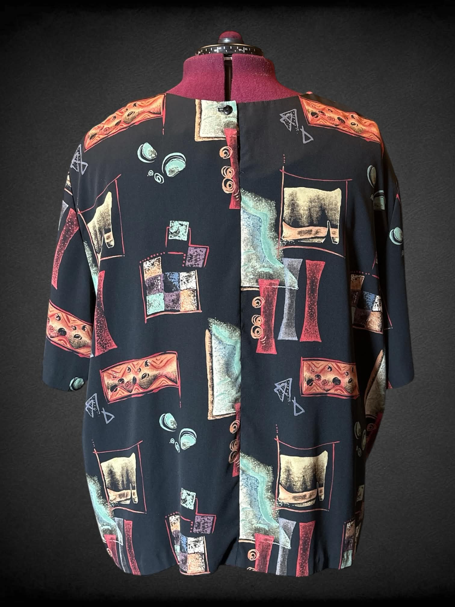 3X Ken Sington Square vintage  black short sleeve top with button/keyhole on back, and multicolor geometric design