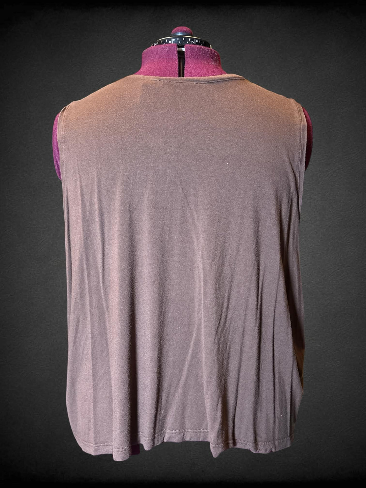 5X Maggie Barnes brown sleeveless top with multitone metal studs on front