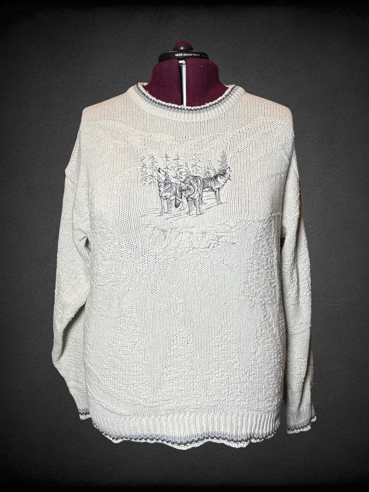 3X Field Master vintage white knit sweater with embroidered wolves on front