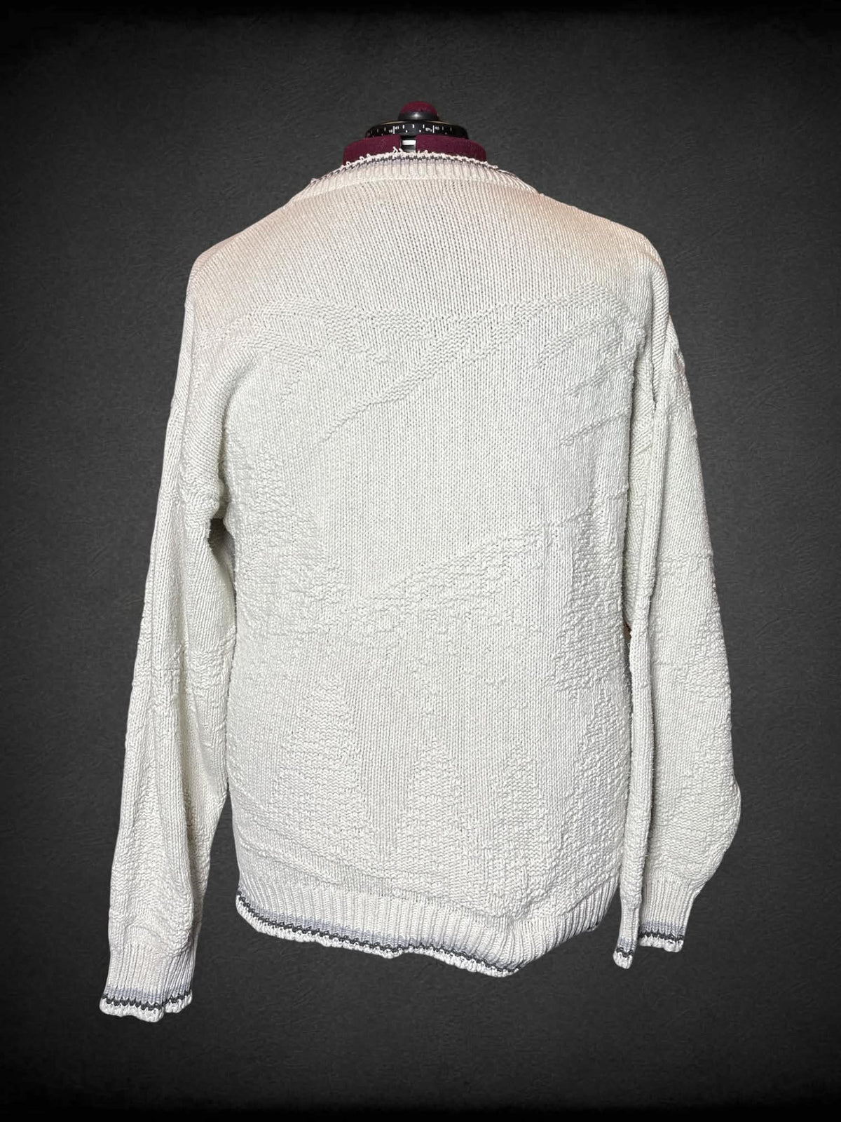 3X Field Master vintage white knit sweater with embroidered wolves on front