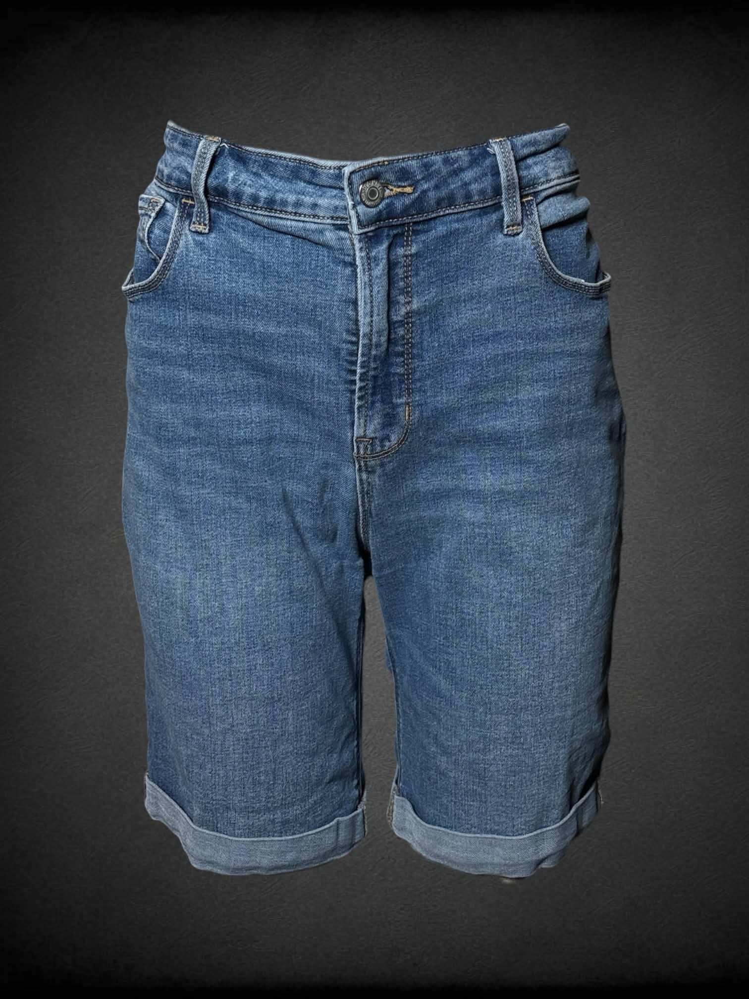 L Old Navy blue denim Bermuda shorts with stretch waist