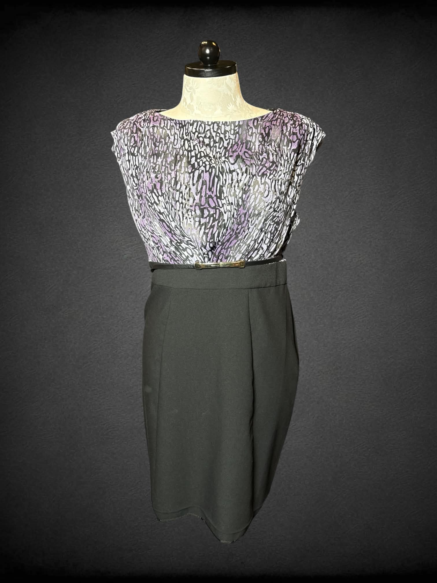 XL Liz Claiborne black dress with purple abstract top, clasp belt, and zipper on side