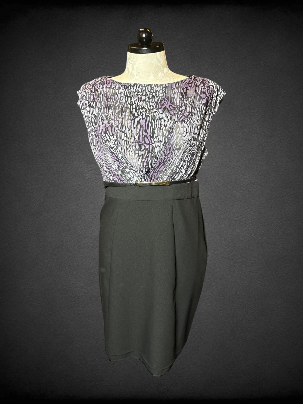 XL Liz Claiborne black dress with purple abstract top, clasp belt, and zipper on side