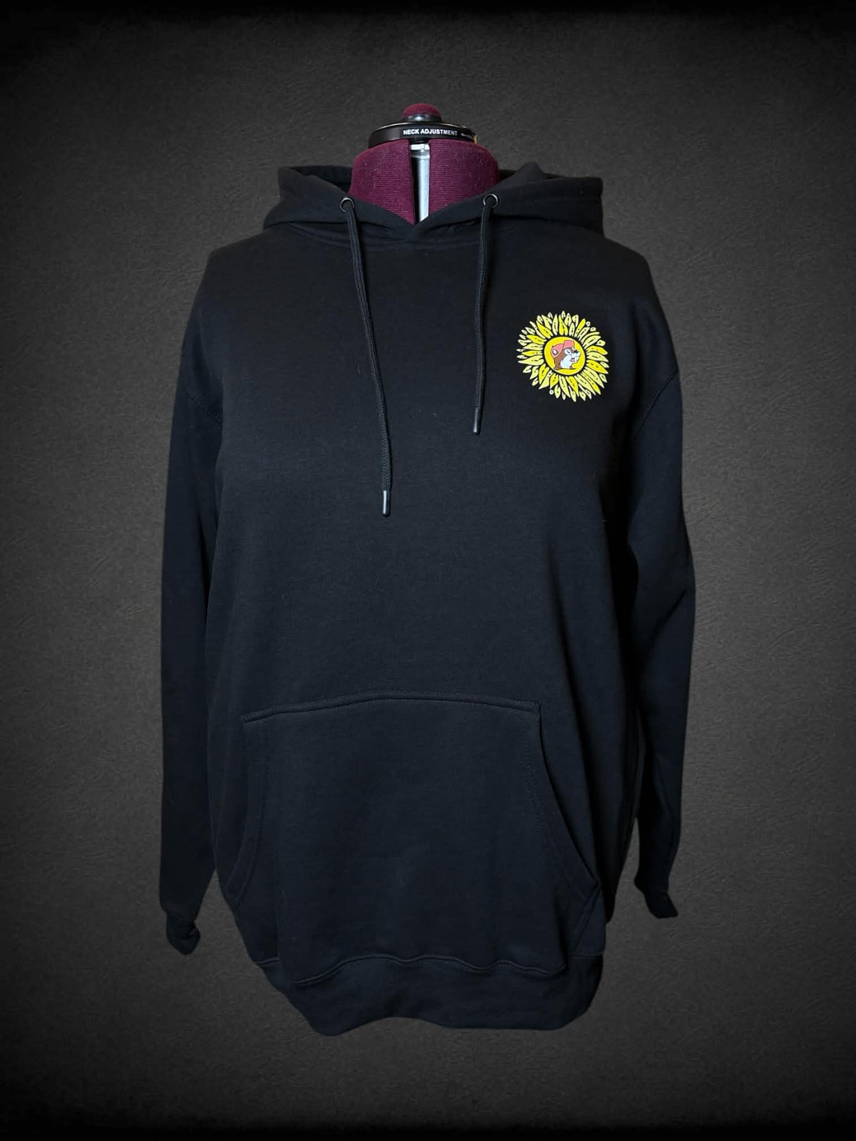 2X Buc-ee’s black pullover hoodie with sunflower “Buck-ee’s Makes Me Happy” graphic on back