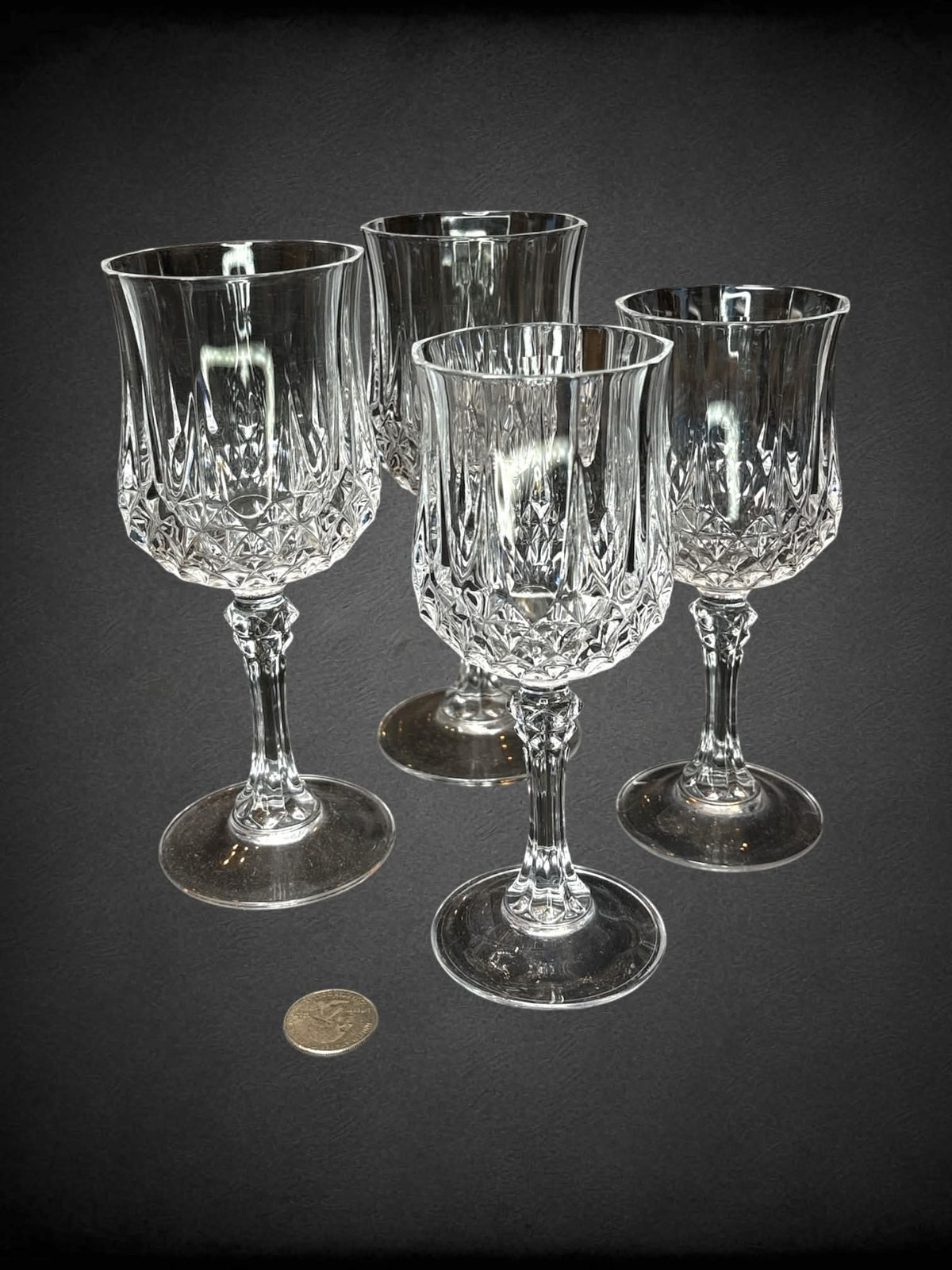 Set of 4 crystal glassware with two smaller glasses, and two larger glasses