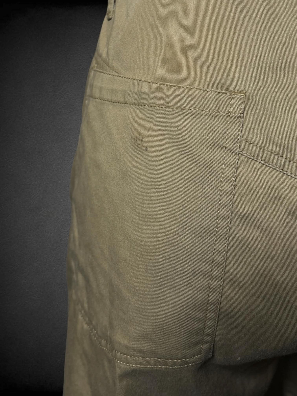 XL Volcom khaki shorts