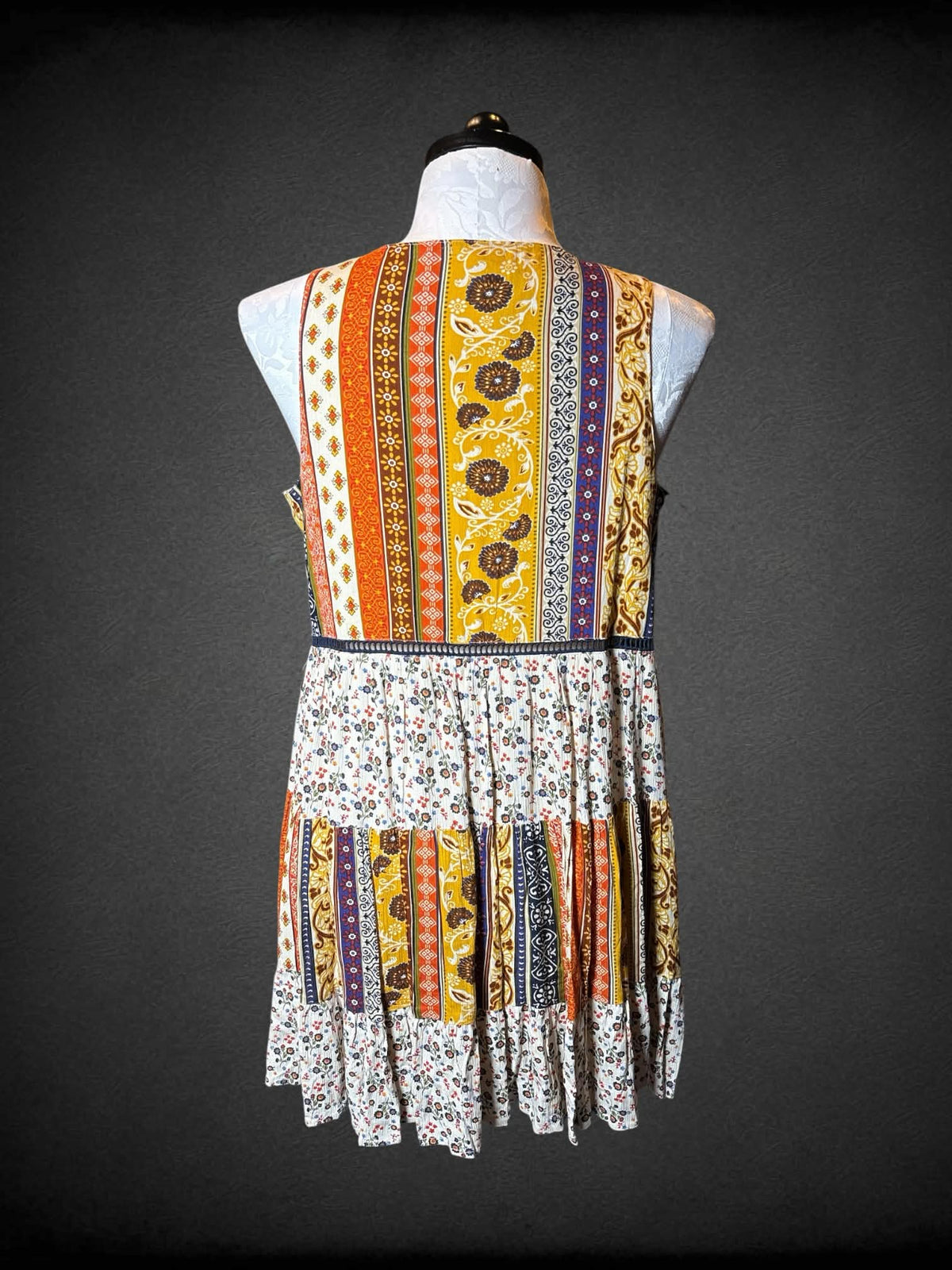 1X Maurice’s white short dress with decorative floral and damask patterns