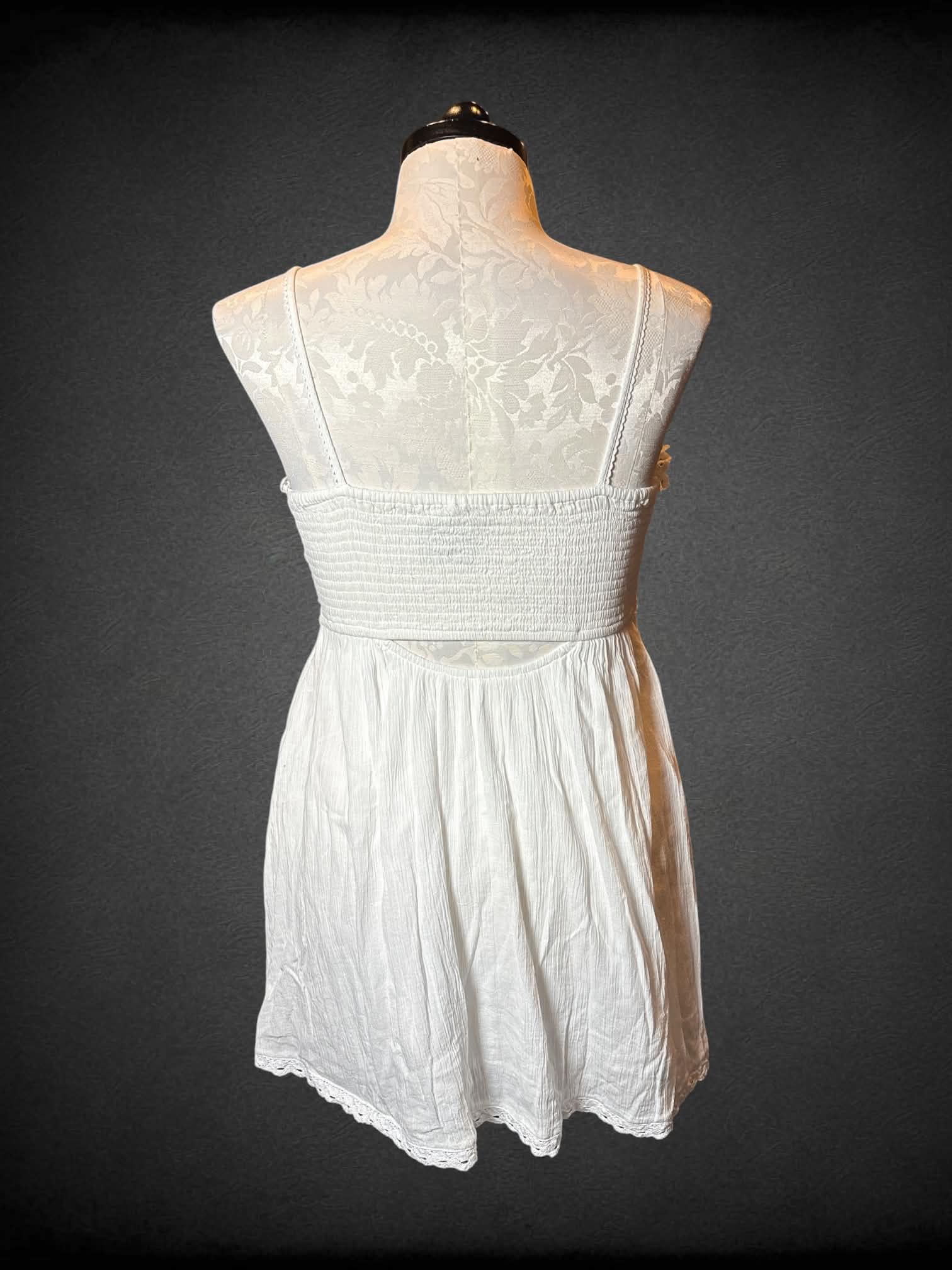 0X American Eagle white dress with crochet design on front, pockets, and cut out on back