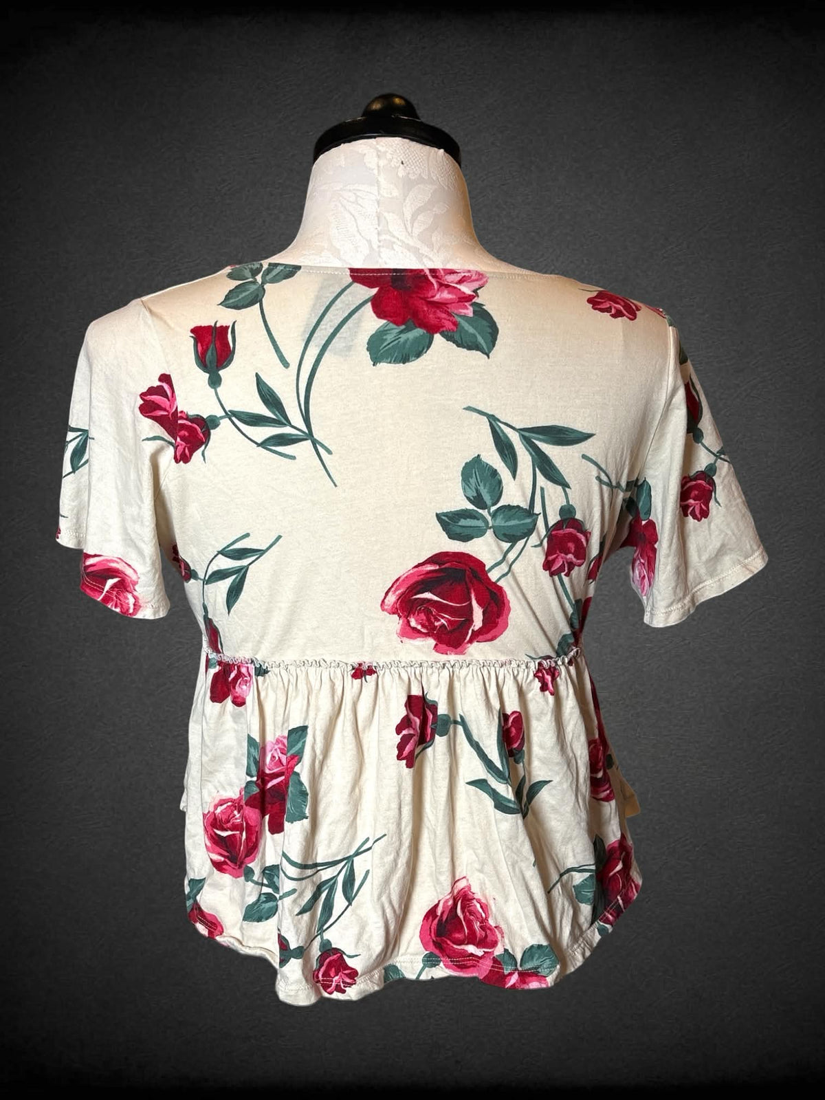 0X Torrid cream blouse with rose pattern, and empire waist seem