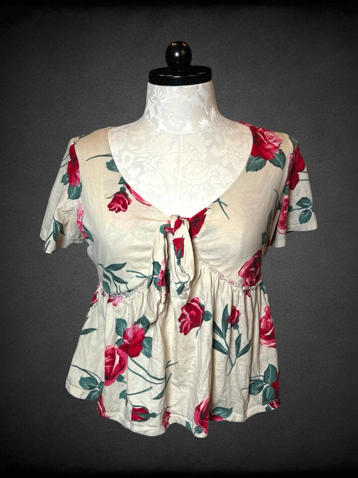 0X Torrid cream blouse with rose pattern, and empire waist seem