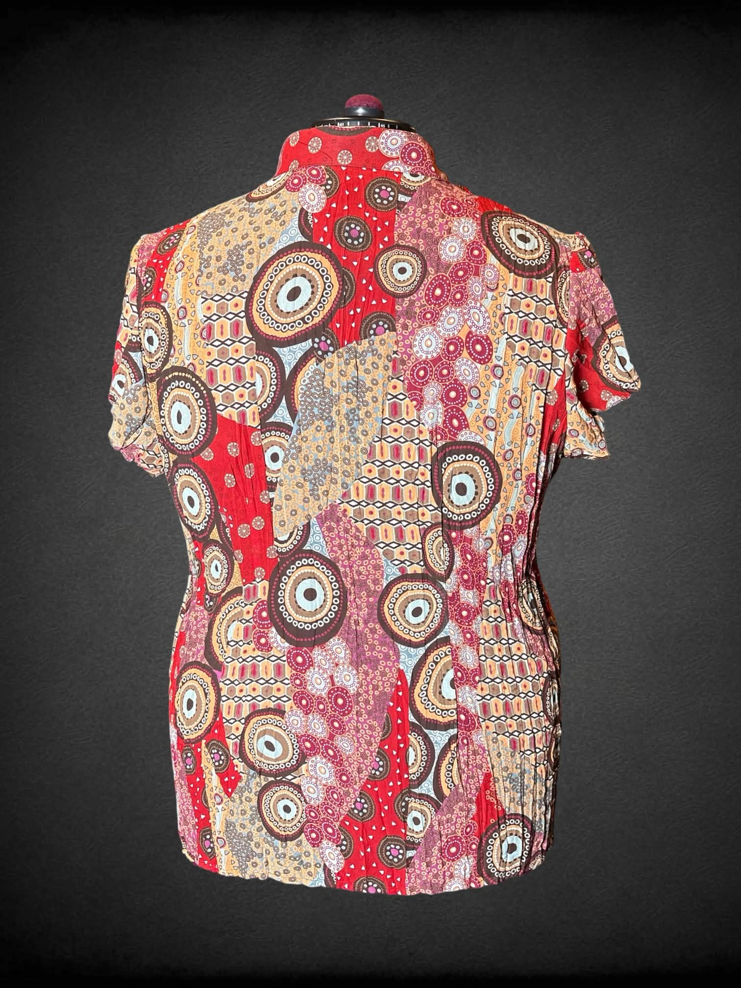 2X Notations Y2K red pleated button-up blouse with ruffle neckline, and abstract pattern
