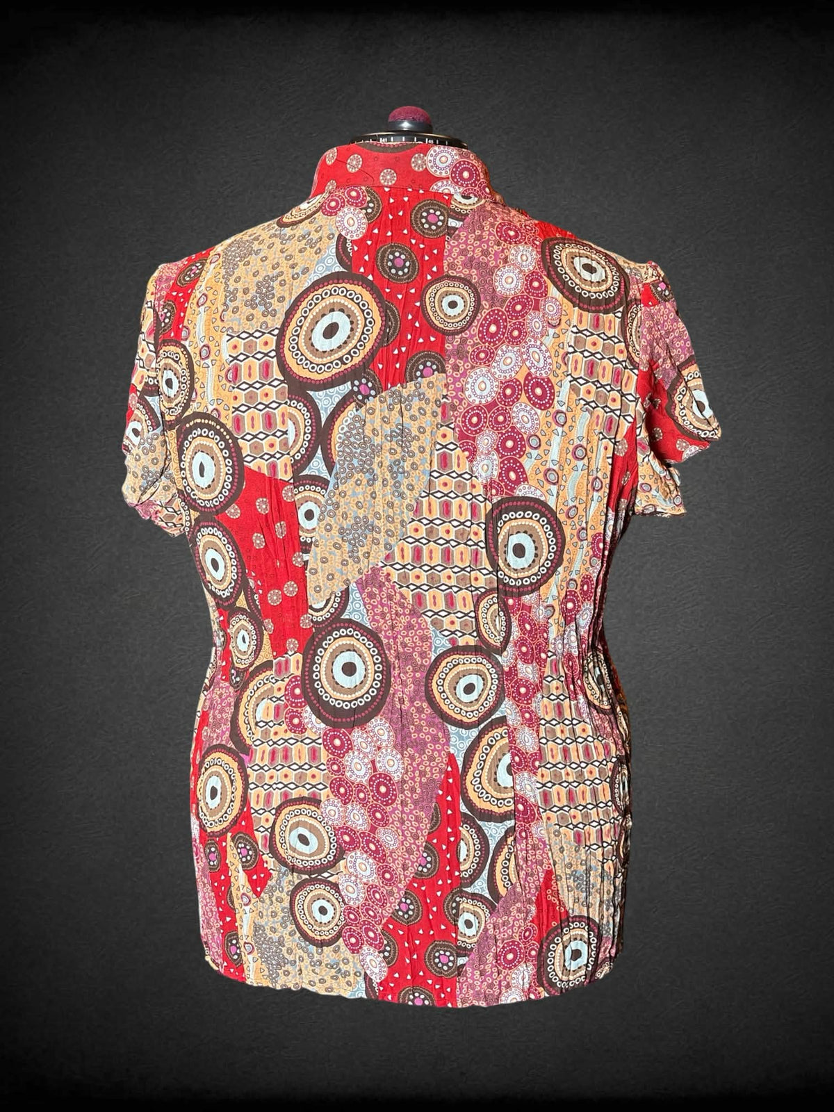 2X Notations Y2K red pleated button-up blouse with ruffle neckline, and abstract pattern