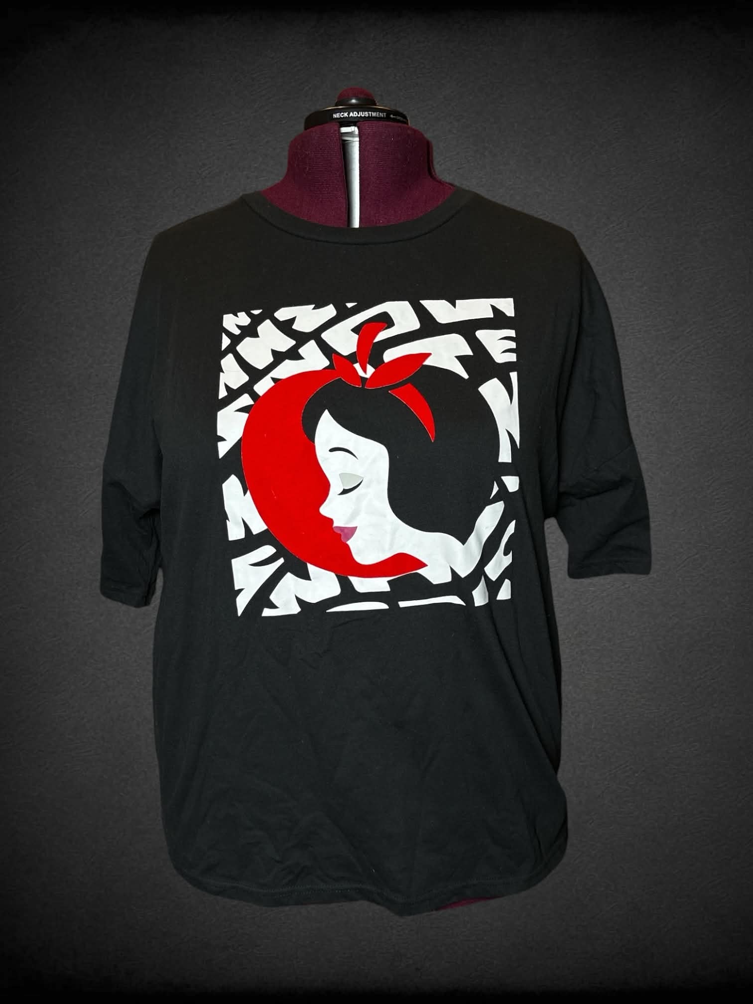 2X Disney black t shirt with velvet red “Snow White” graphic on front