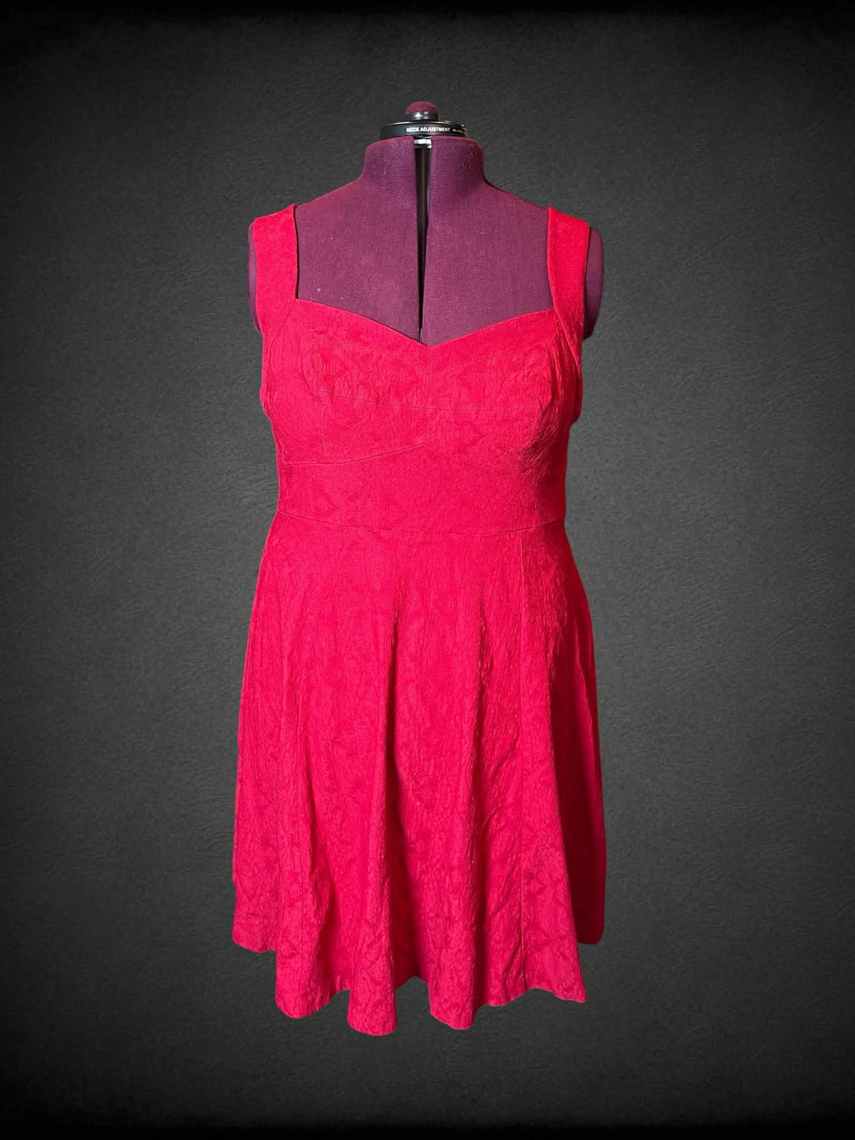2X Torrid red short dress with textured design, and zipper on back