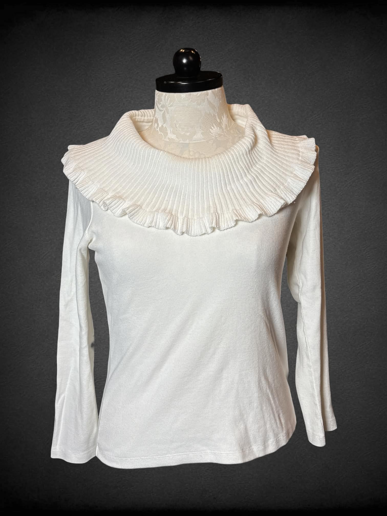 0X Rafaella white knit sweater with Pierrot collar