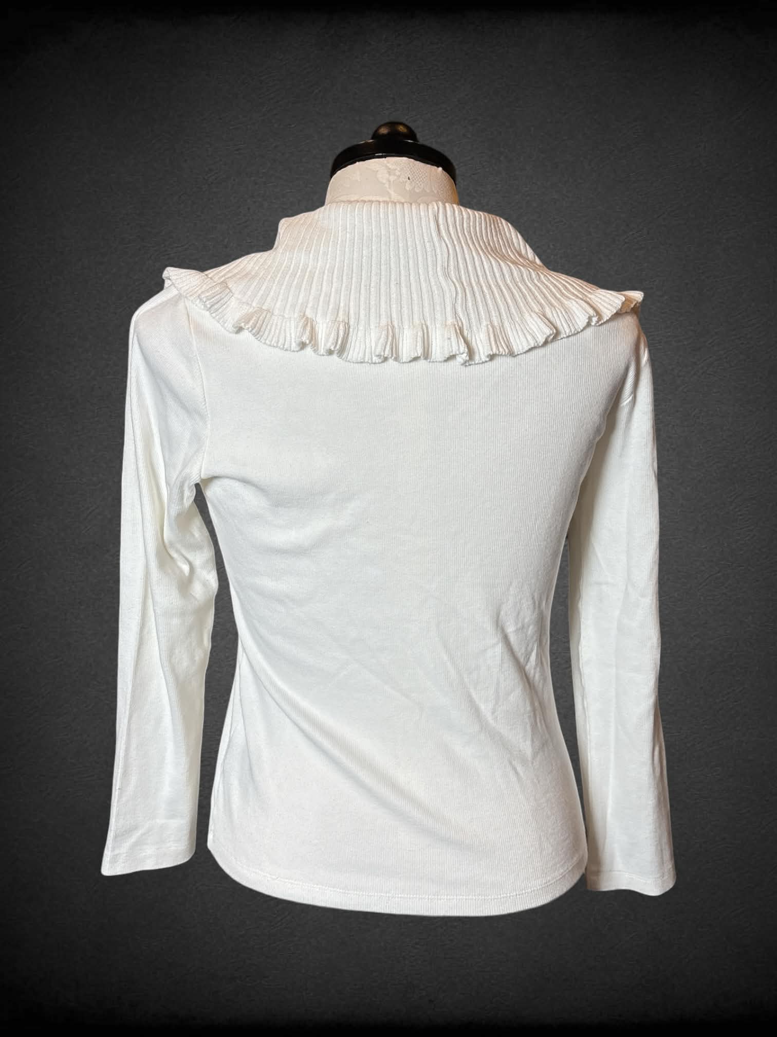 0X Rafaella white knit sweater with Pierrot collar