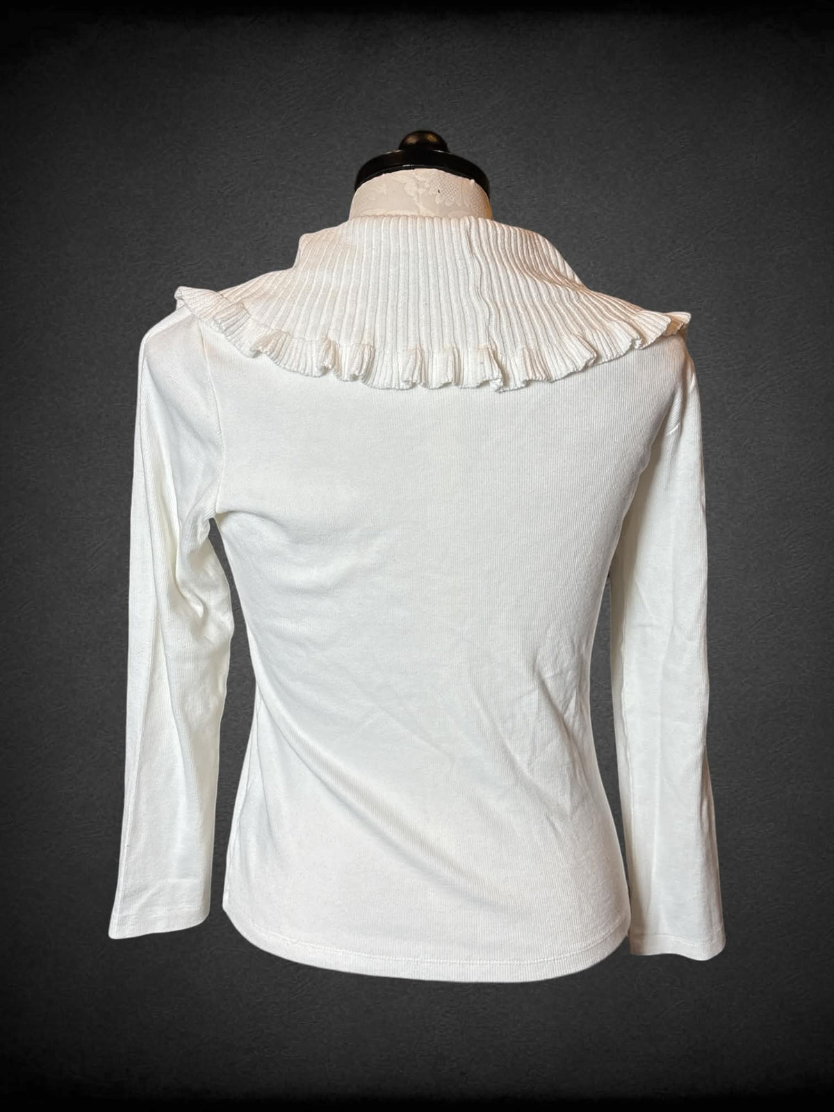 0X Rafaella white knit sweater with Pierrot collar