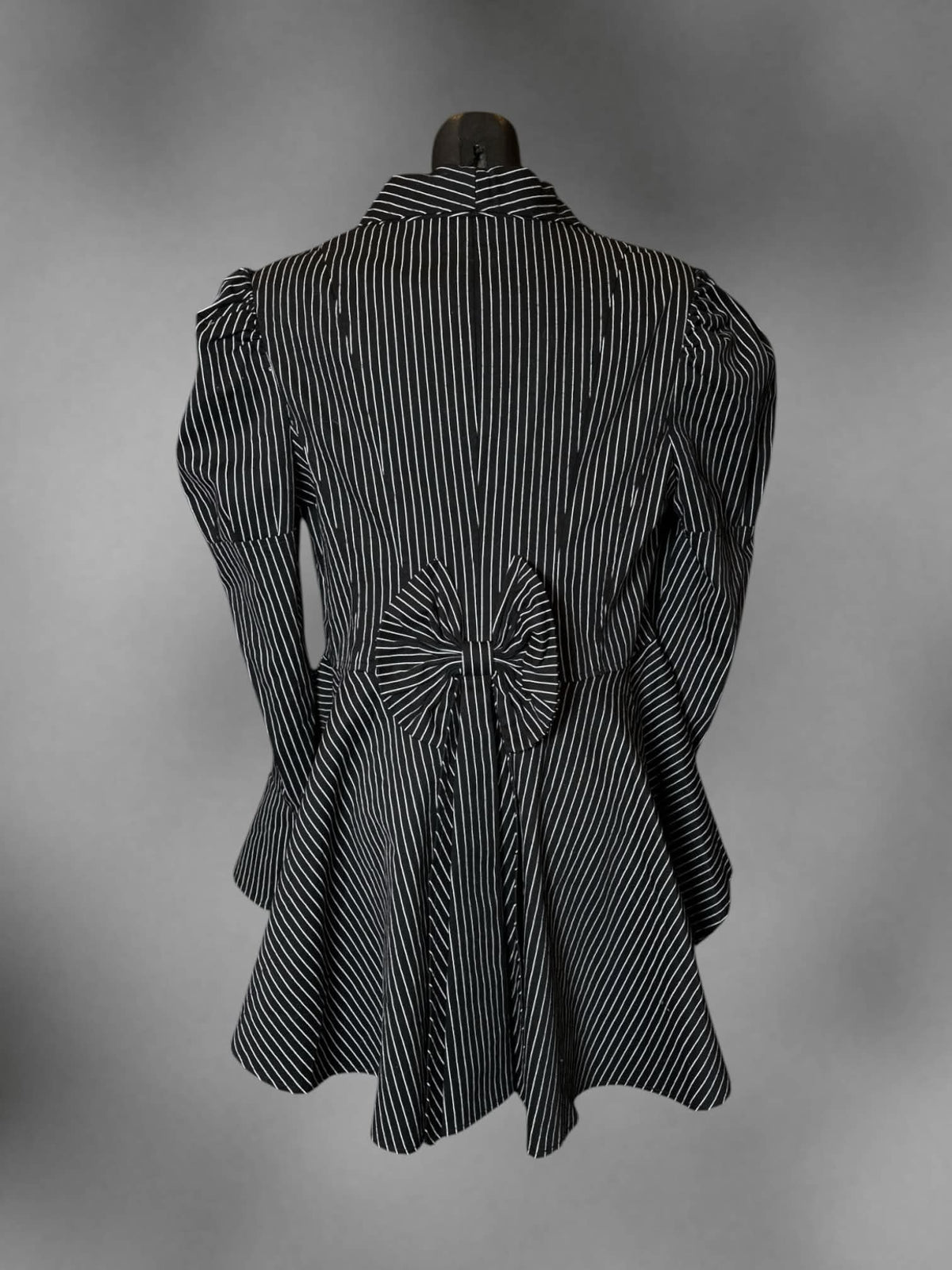 M Hot Topic NWT black & white striped blazer with buttons on front, padded shoulders, and bow on back