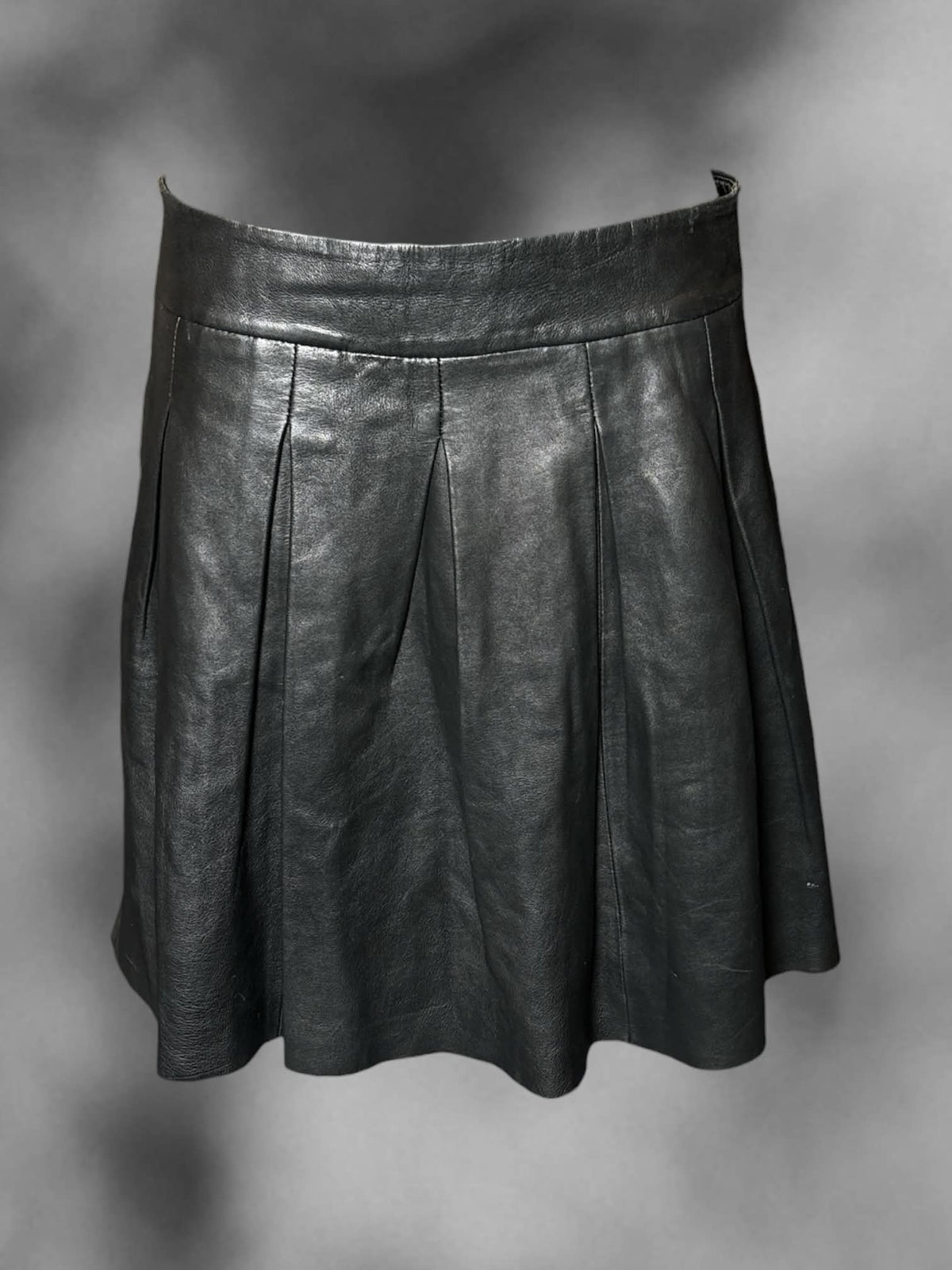 M Banana Republic black faux leather pleated skirt with zipper on back