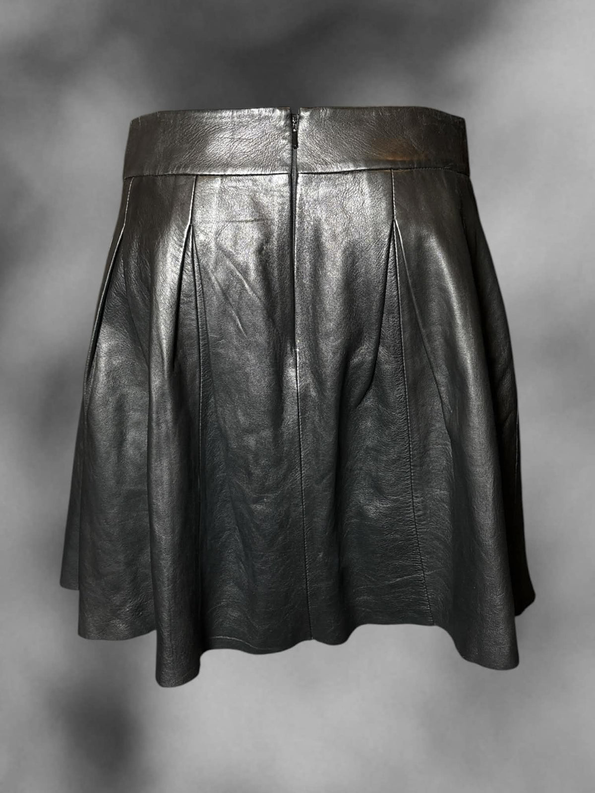 M Banana Republic black faux leather pleated skirt with zipper on back