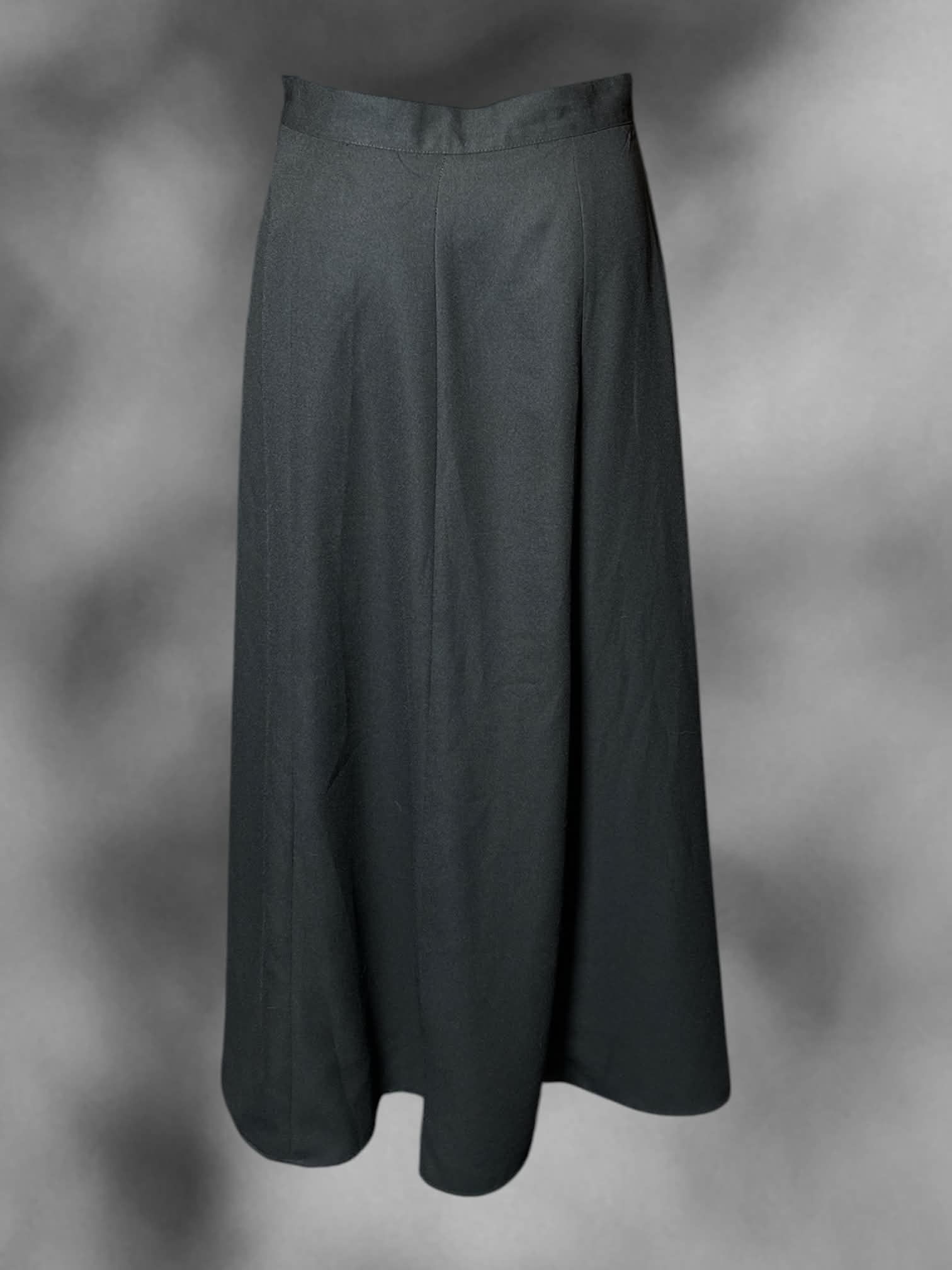 M Casual Corner vintage black high-waisted skirt with zipper and button on side