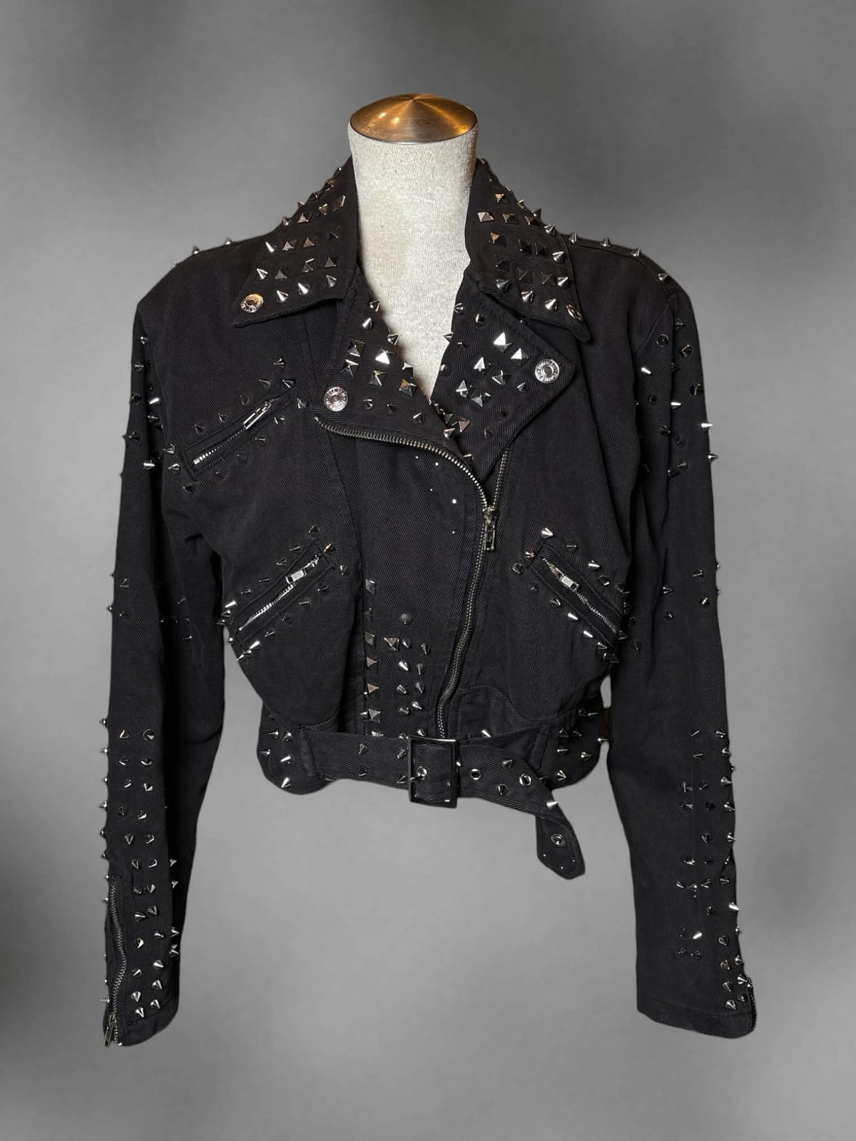 L Forever 21 black cropped zip-up jacket with studded detailing, and adjustable belt