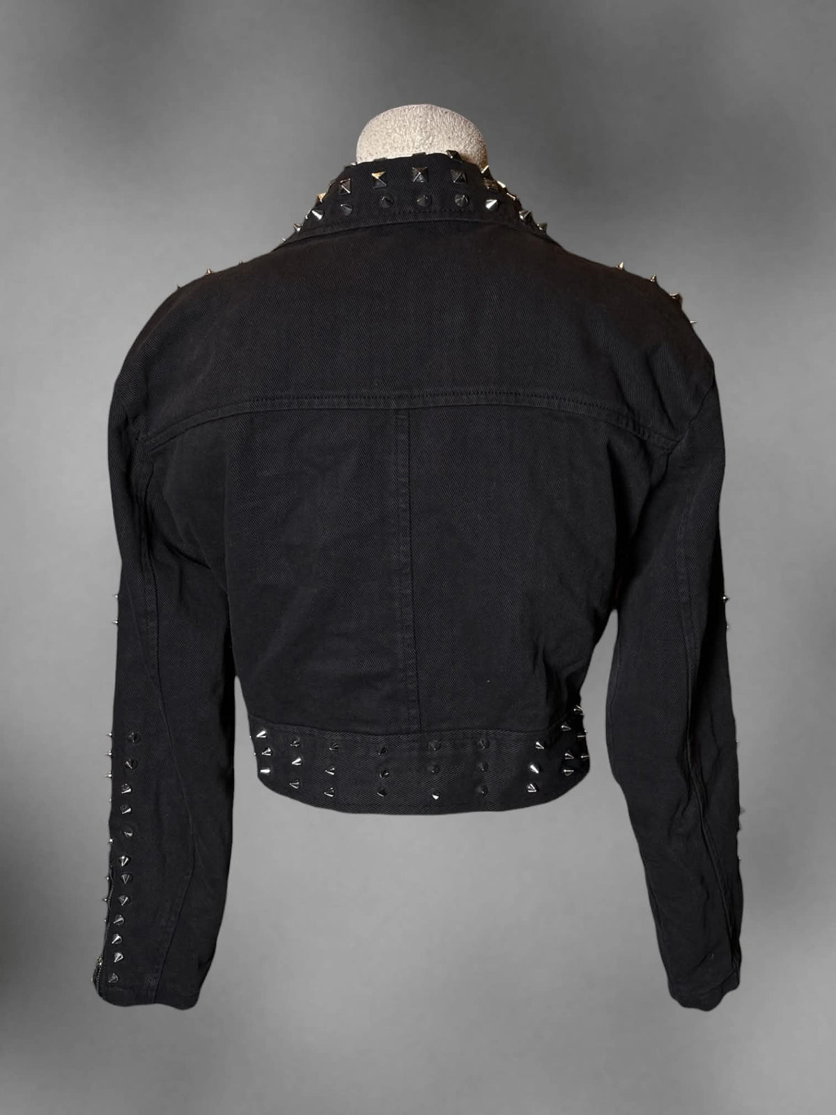L Forever 21 black cropped zip-up jacket with studded detailing, and adjustable belt