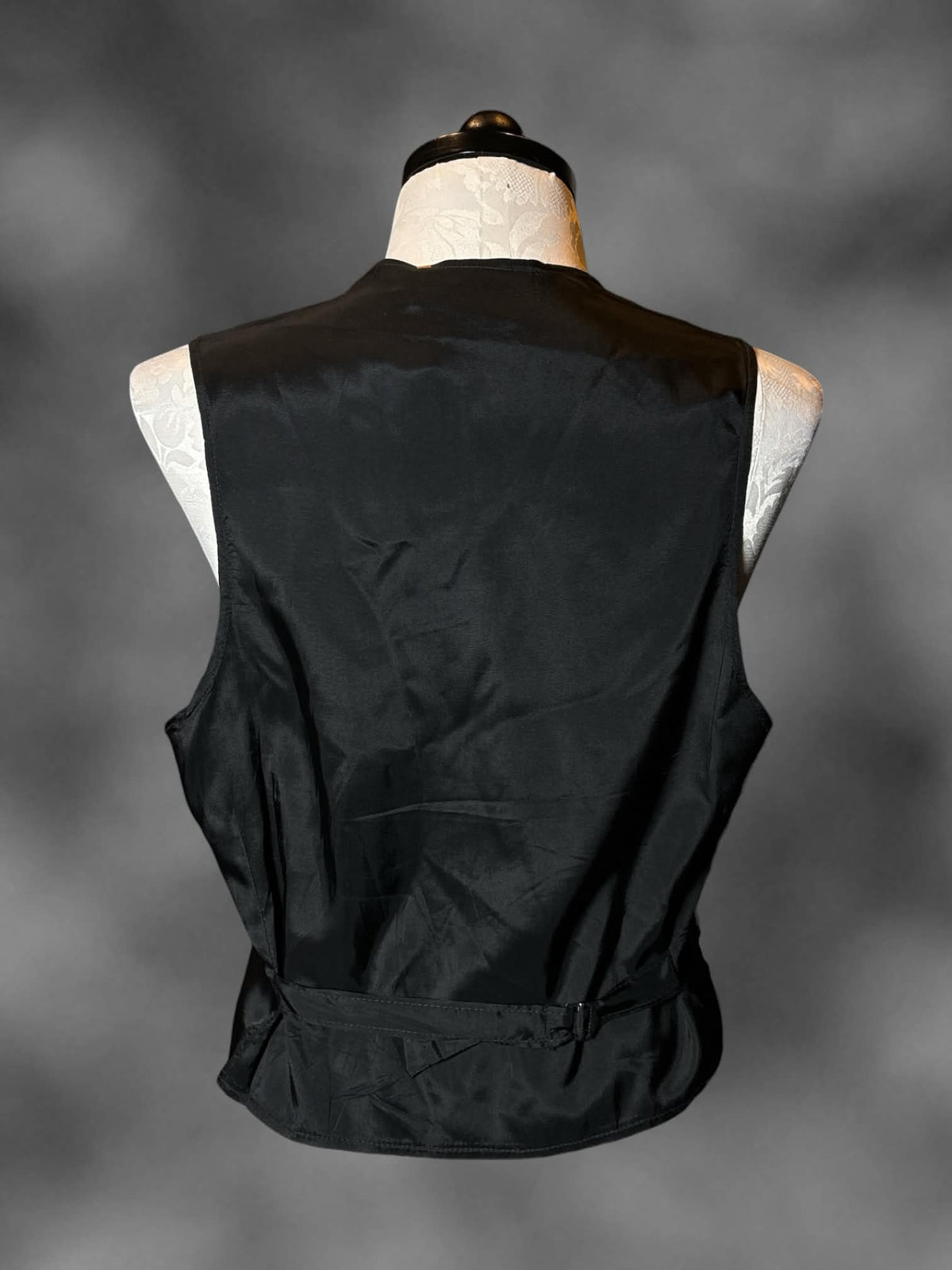 XL Flash vintage black button-up vest with floral pattern on front