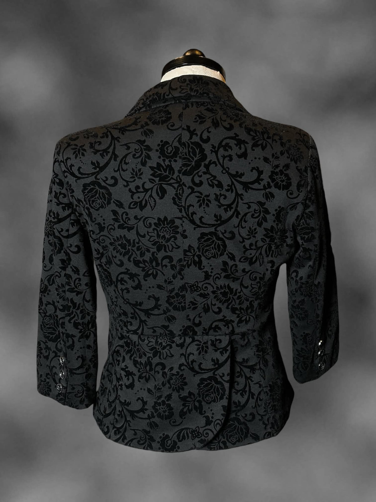 XL Dressbarn black three-quarter sleeve blazer with velvet floral pattern, and padded shoulders