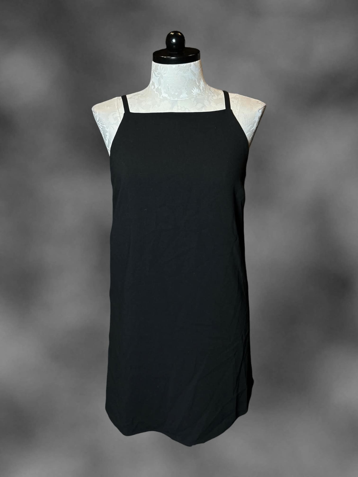 XL WAYF black short dress with zipper on back