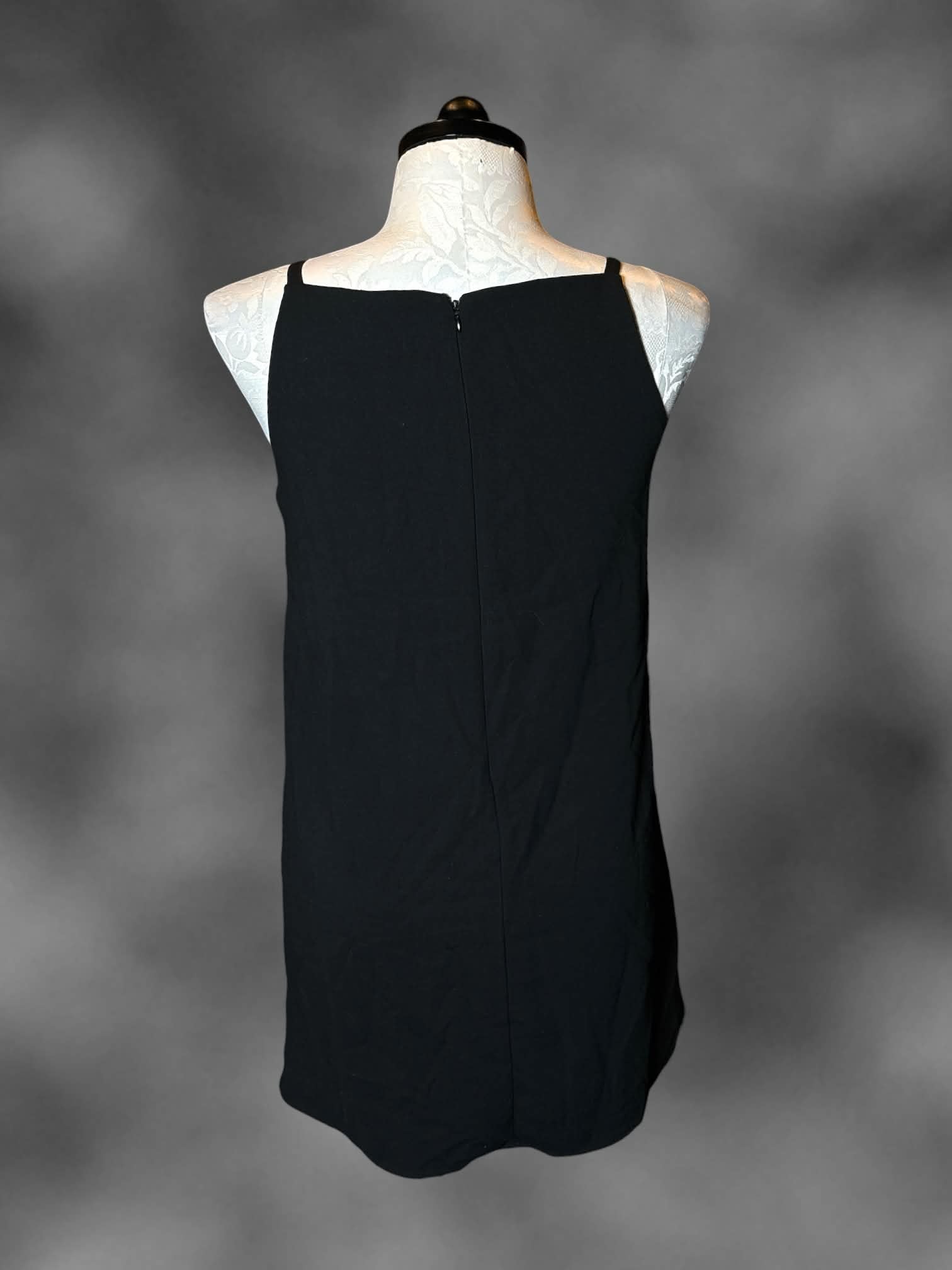 XL WAYF black short dress with zipper on back
