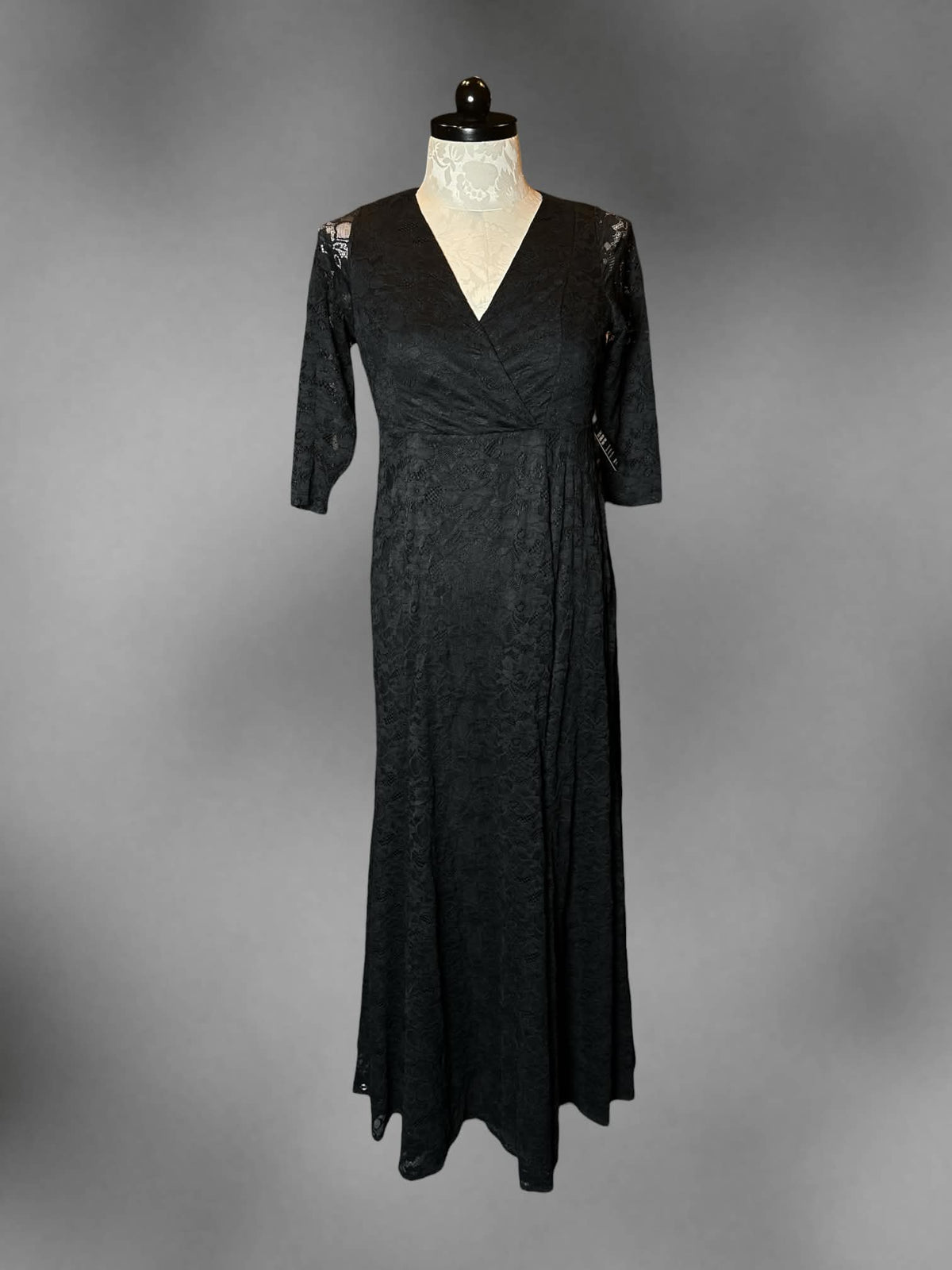 XL Torrid NWT black three-quarter sleeve dress with black lace outer layer, and zipper on back