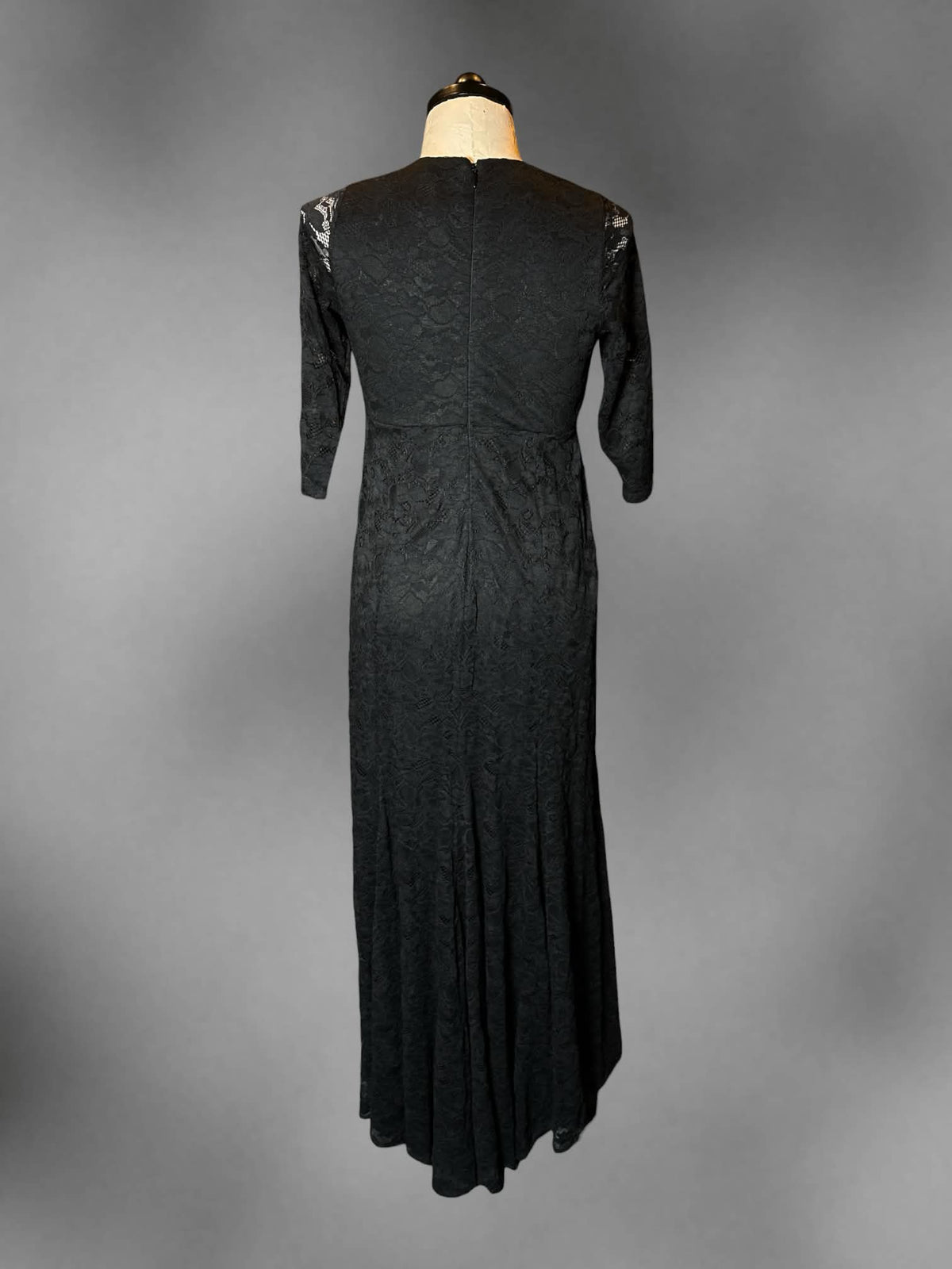 XL Torrid NWT black three-quarter sleeve dress with black lace outer layer, and zipper on back