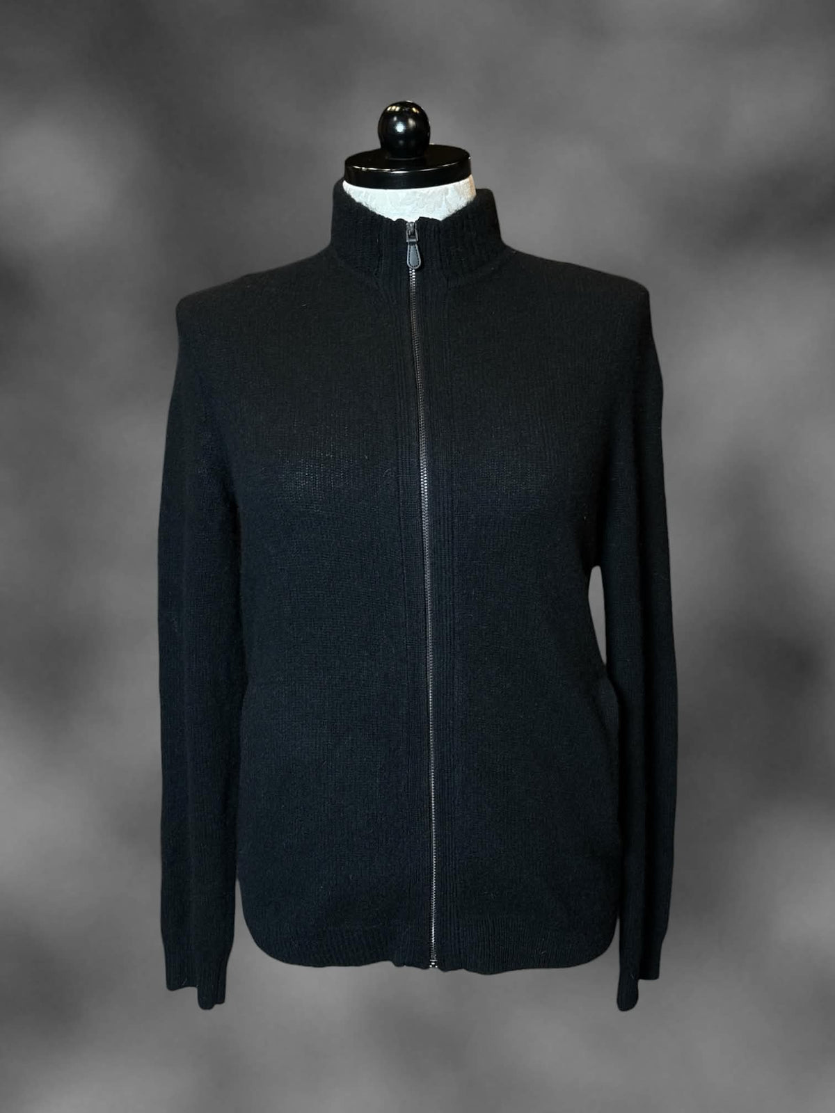 1X Saks Fifth Avenue black cashmere zip-up jacket with pockets